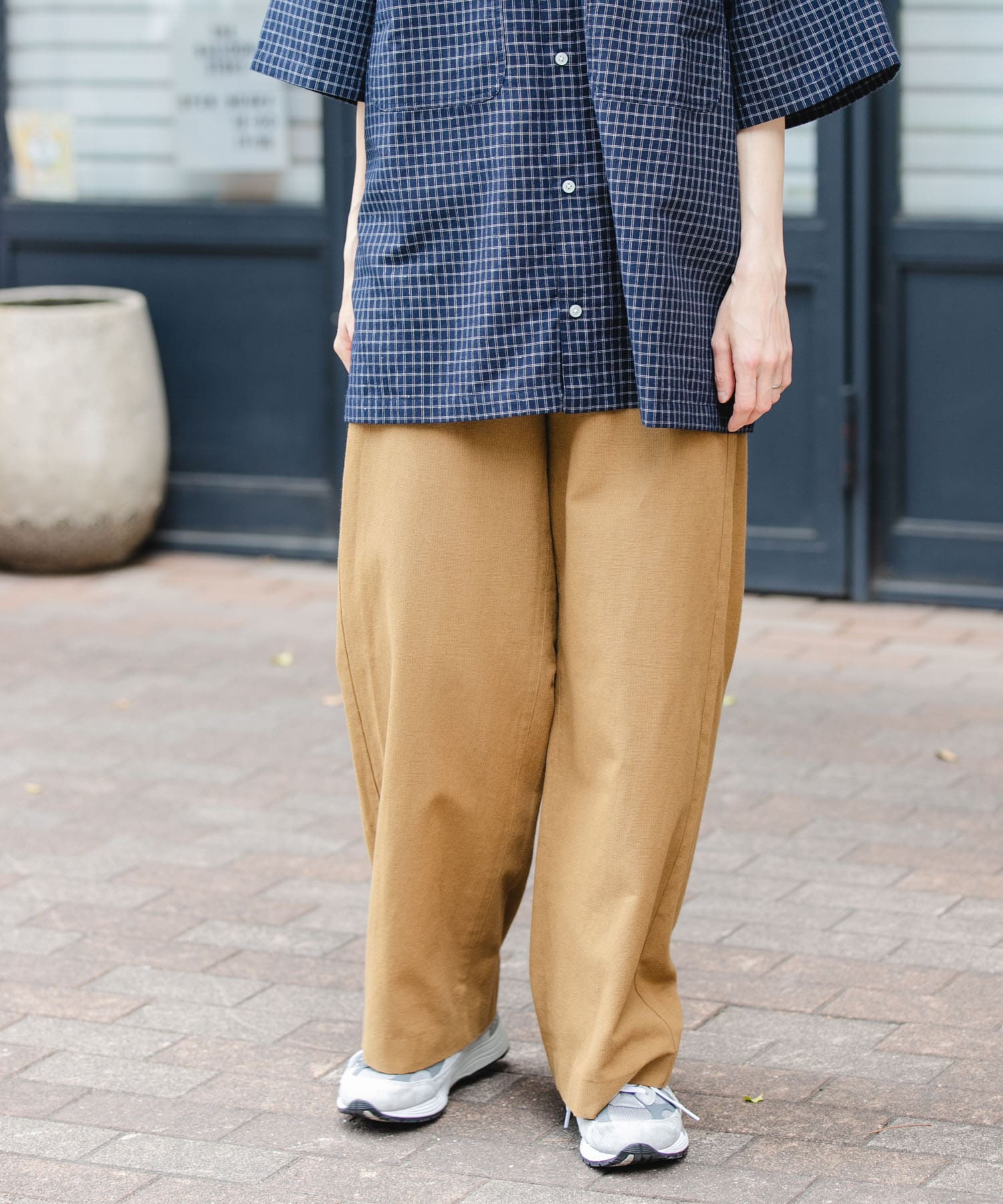 DARK BEIGE