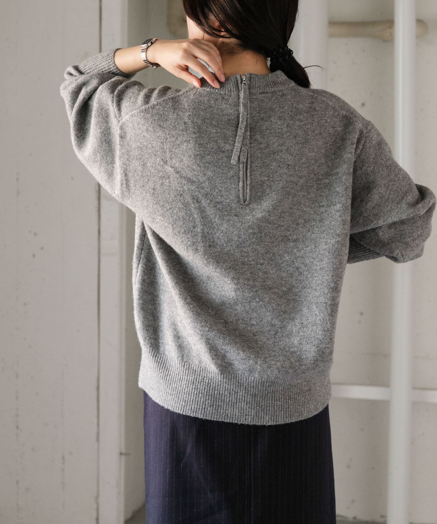 GRAY