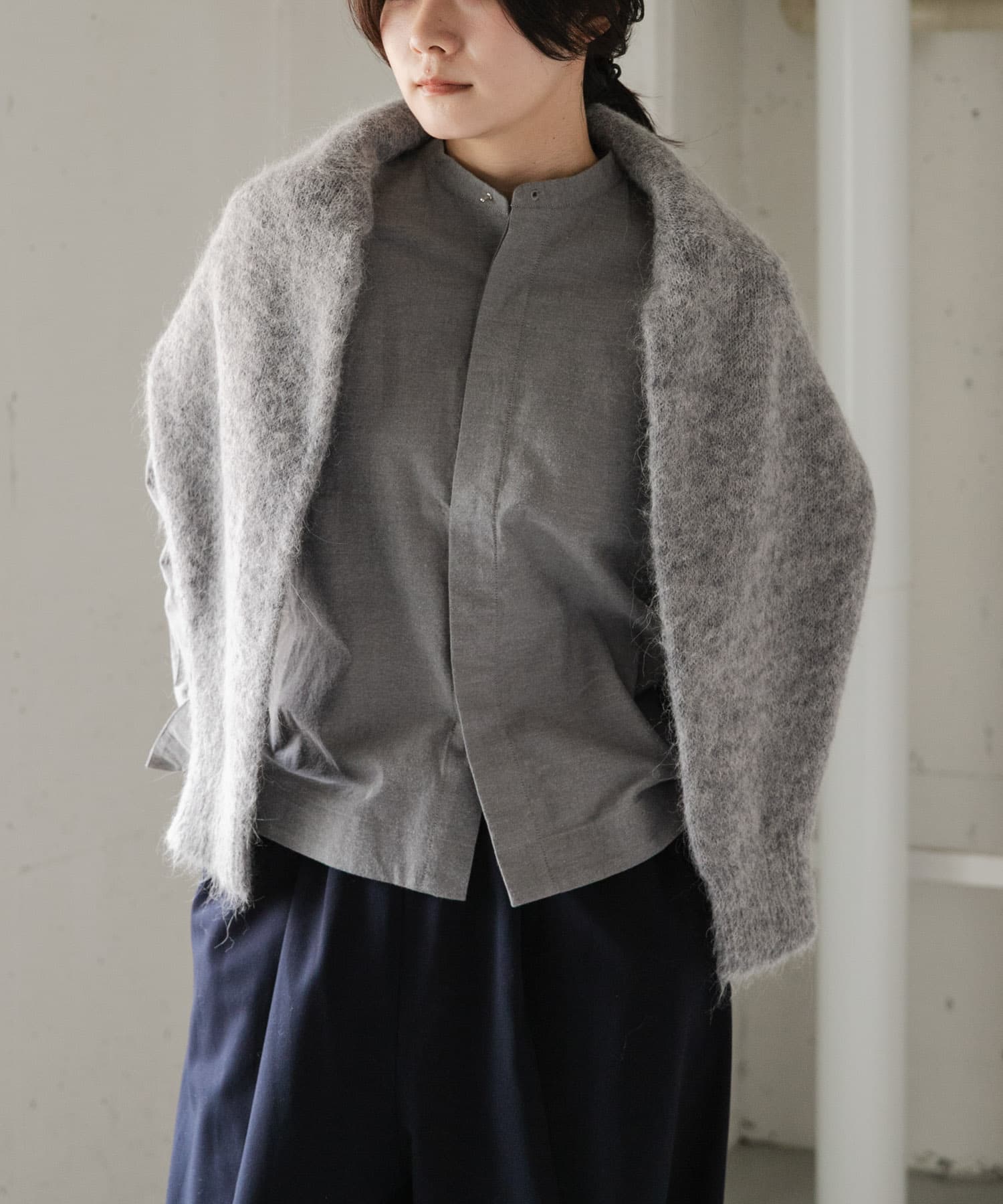 GRAY