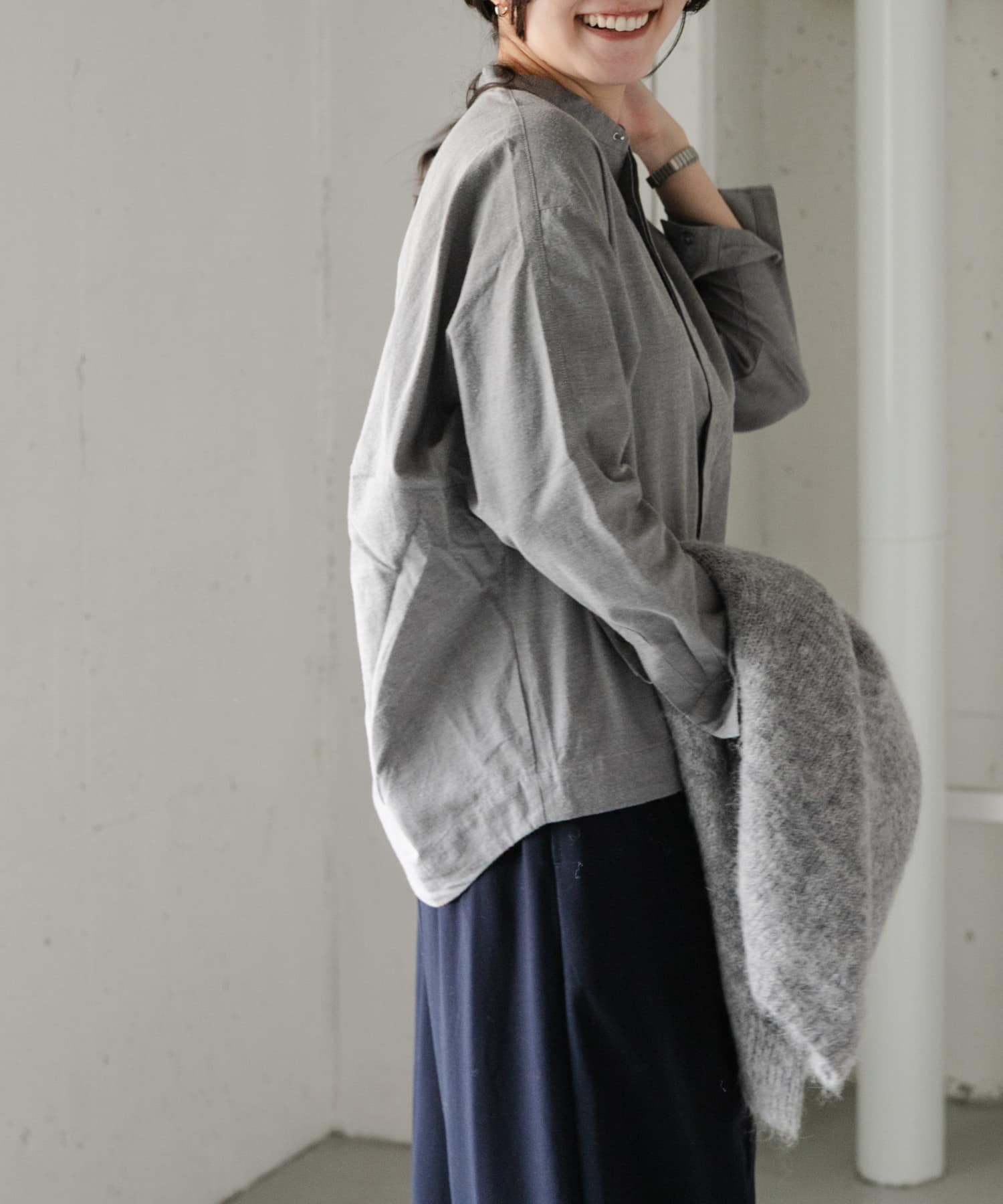 GRAY