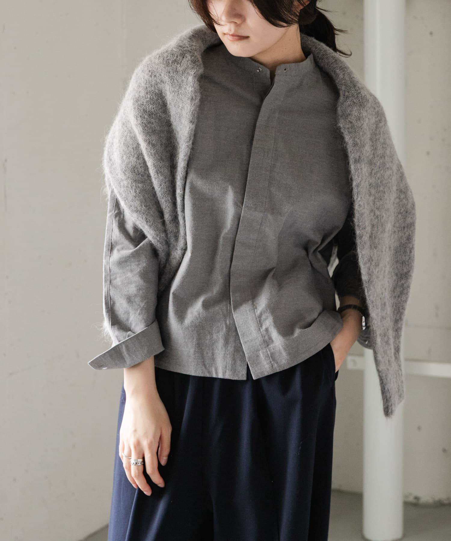 GRAY