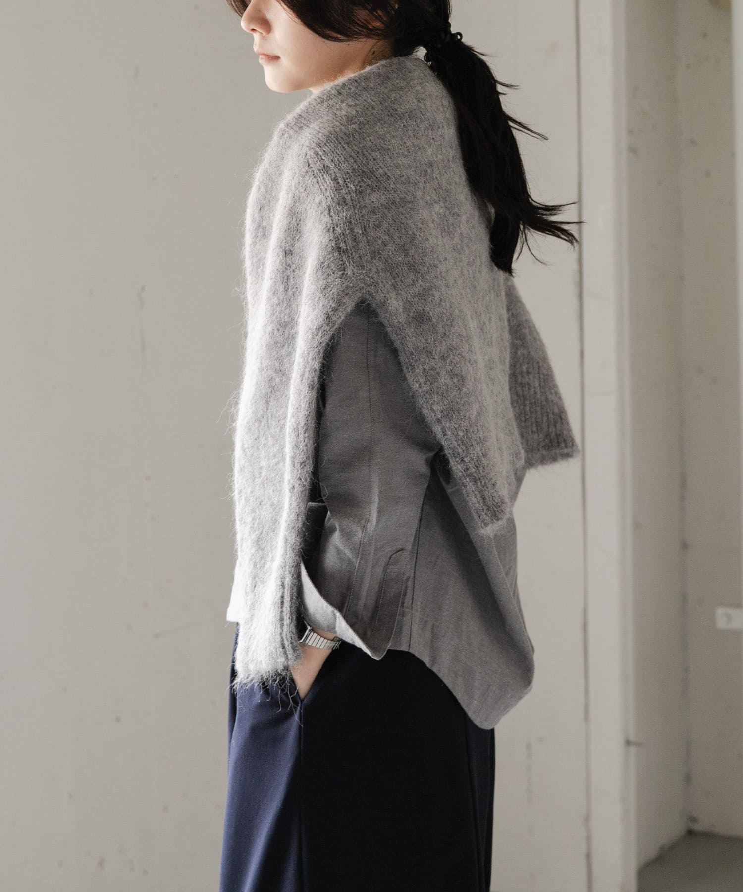 GRAY