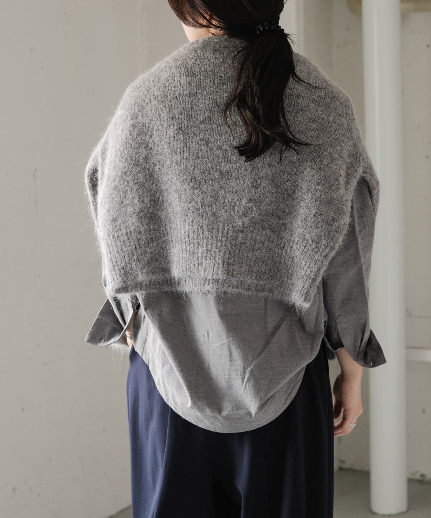 GRAY