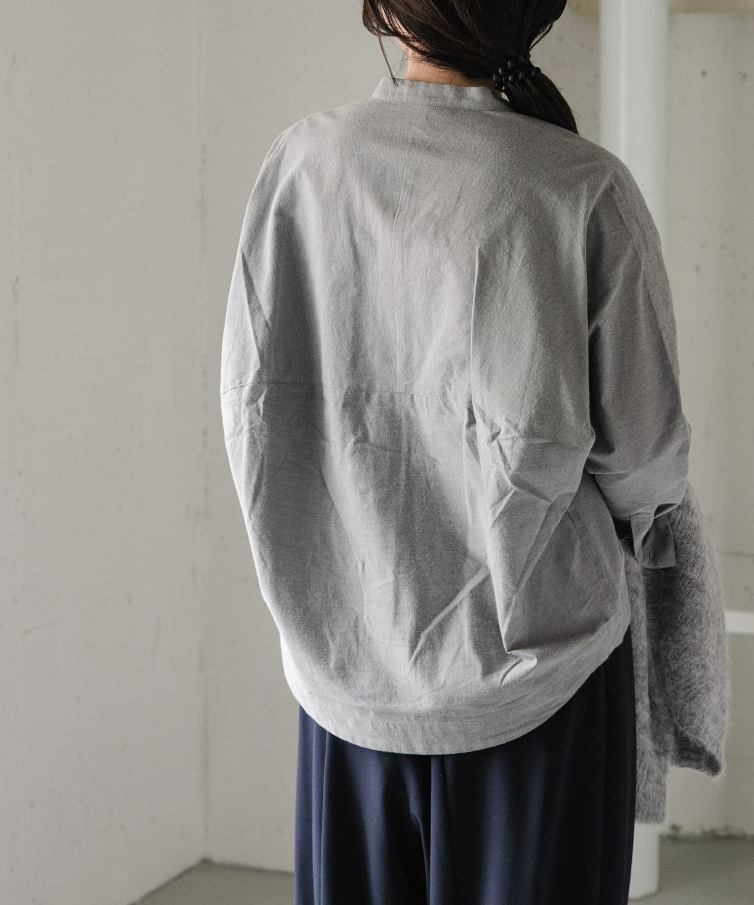 GRAY