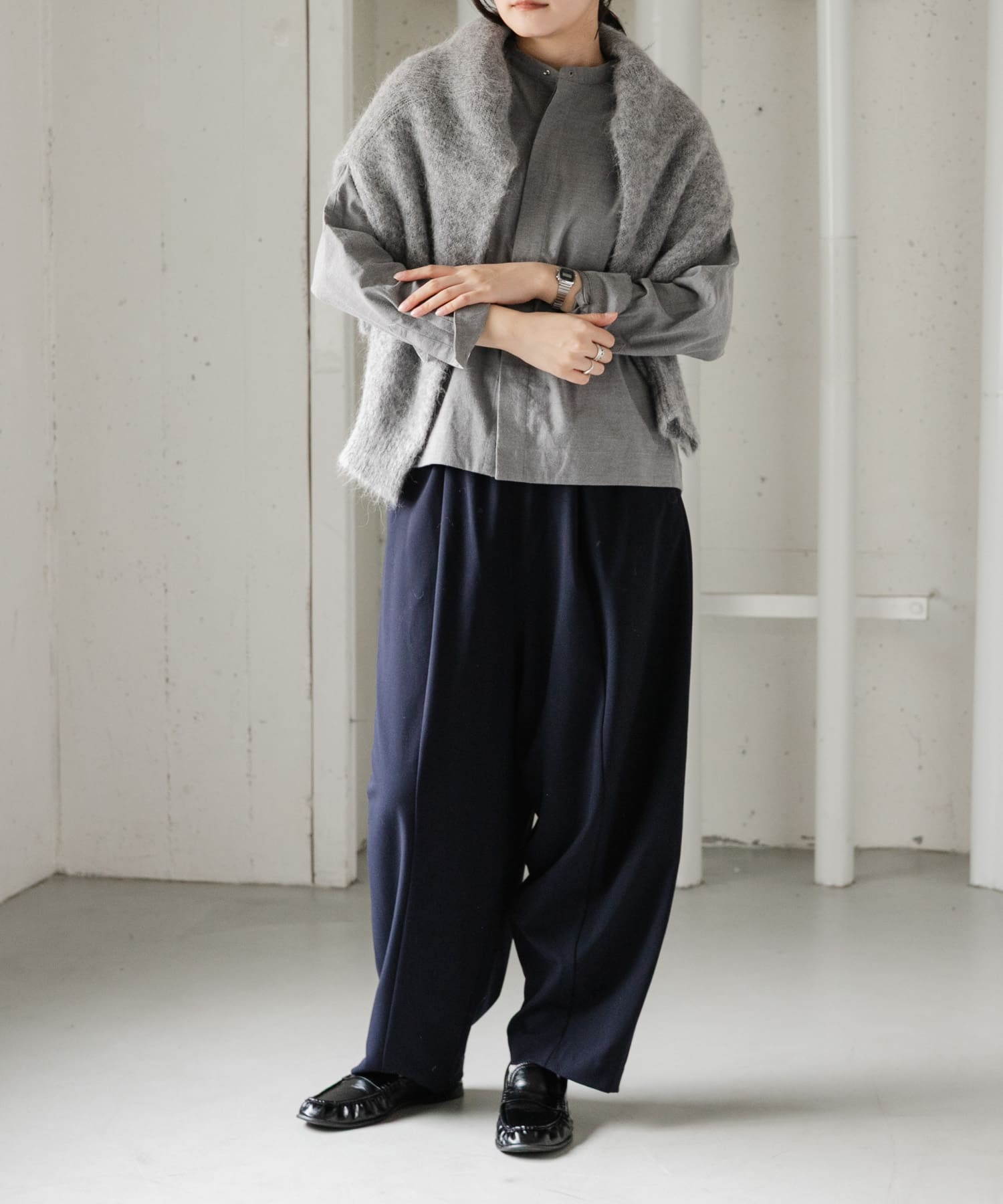 GRAY
