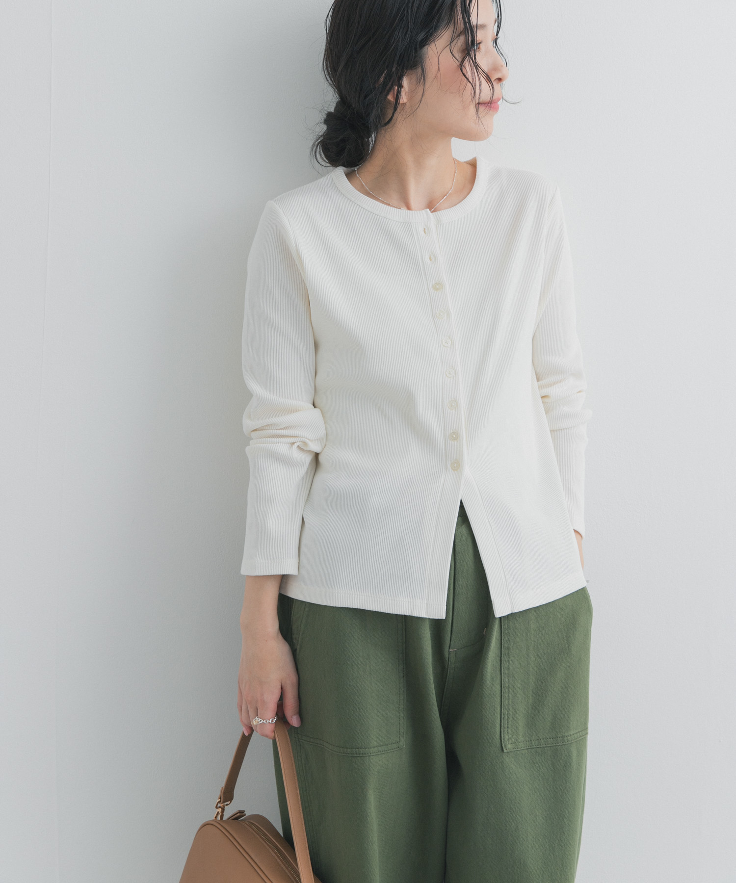 リブボタンカットカーディガン