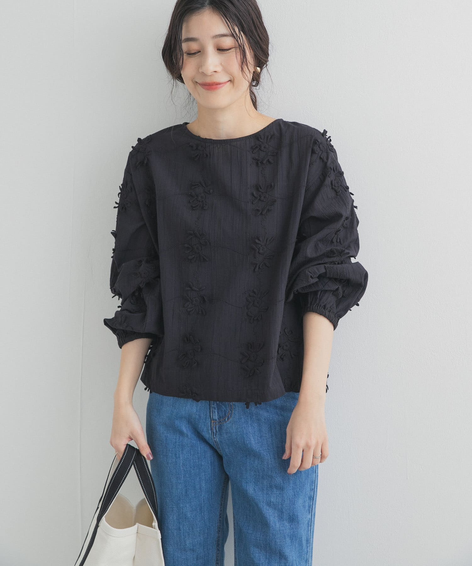 立体刺繍ブラウス