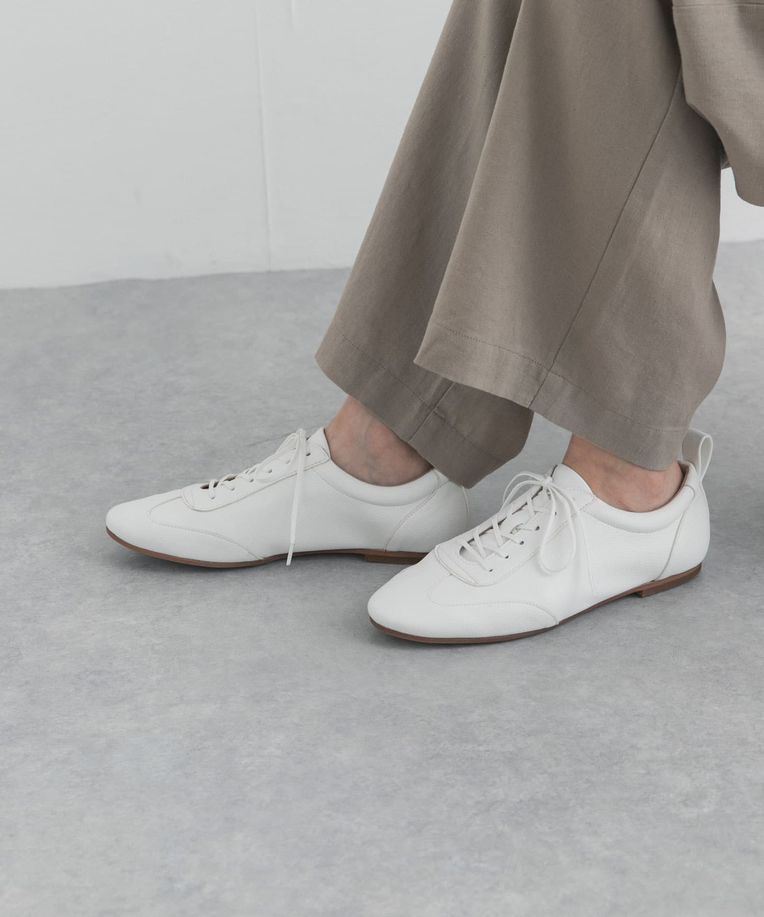 ライトウェイトレースアップシューズ WHITE 36