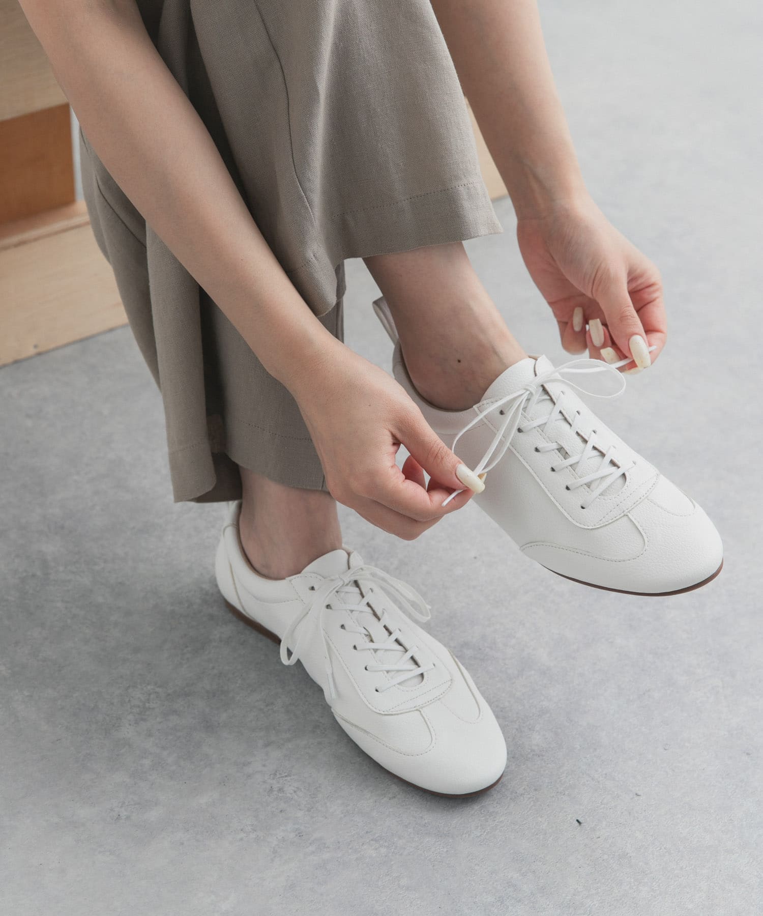 ライトウェイトレースアップシューズ WHITE 36