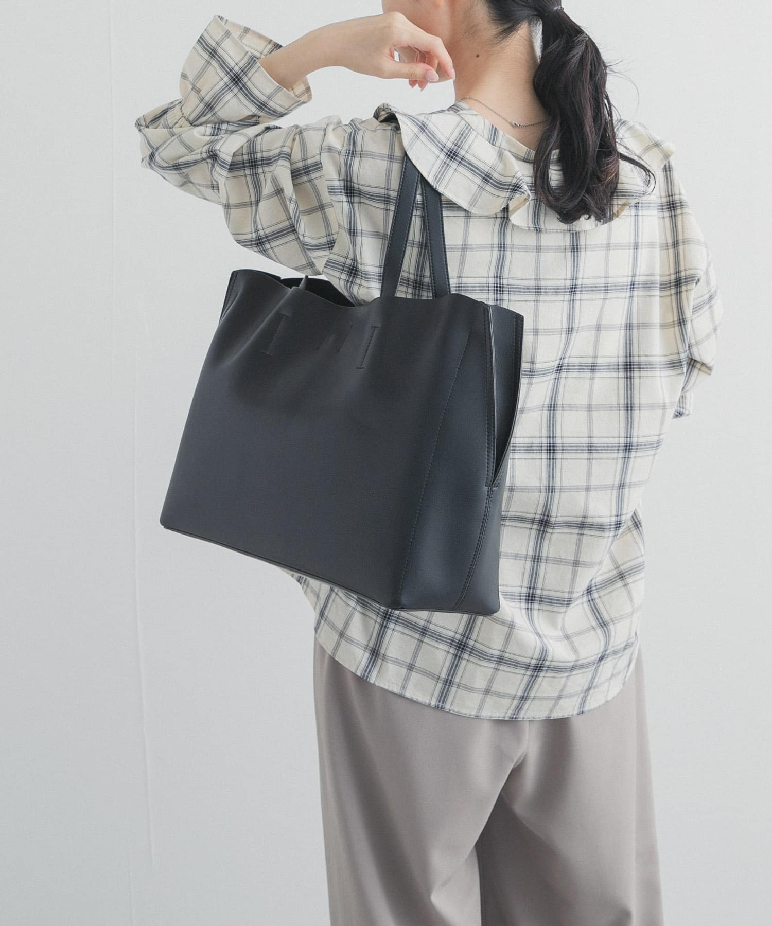 ライトウェイトA4トートバッグ BLACK One