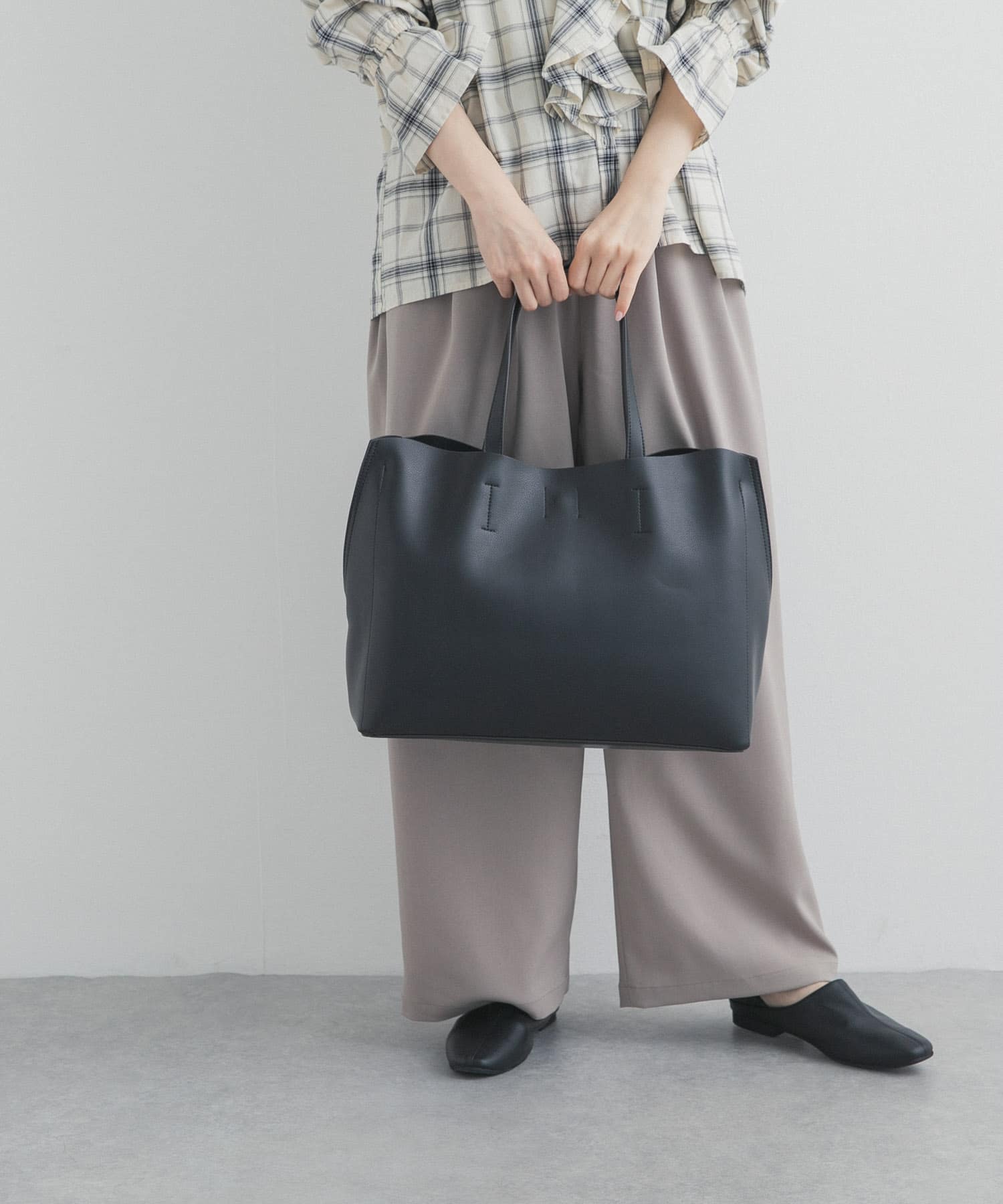 ライトウェイトA4トートバッグ BLACK One