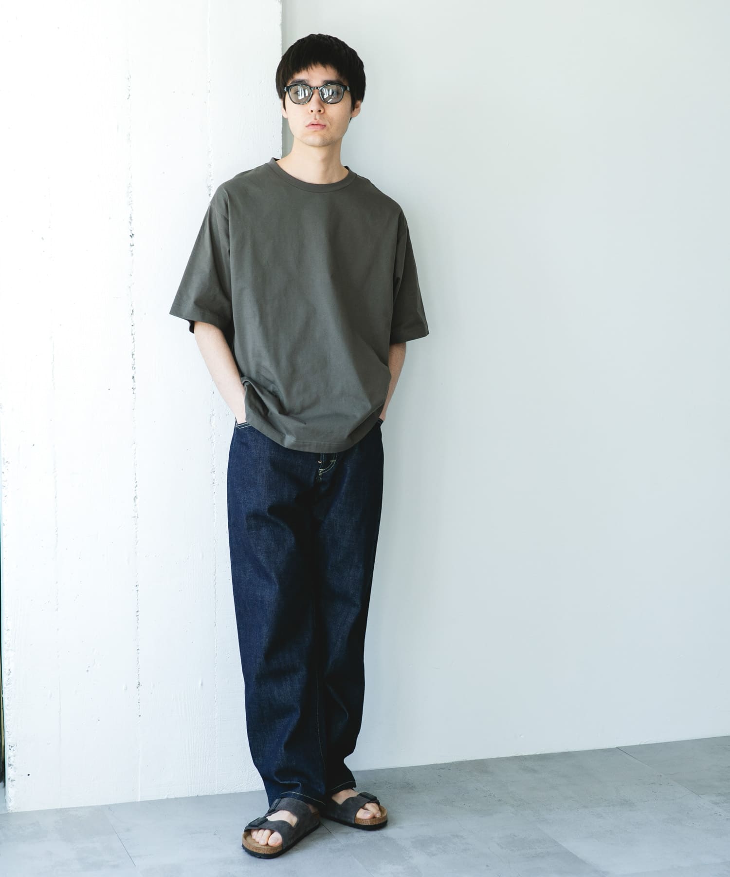 GRAY