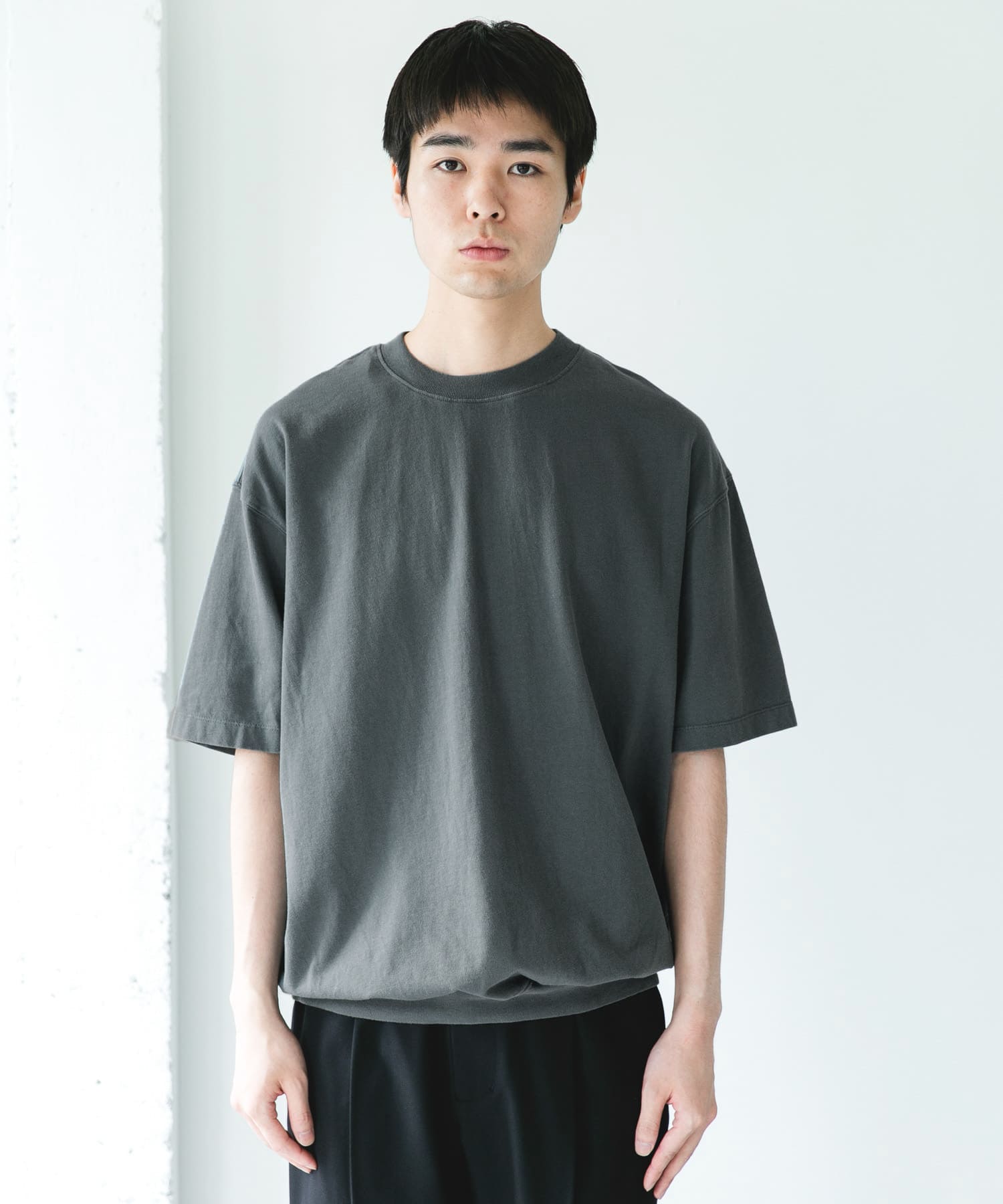 GRAY