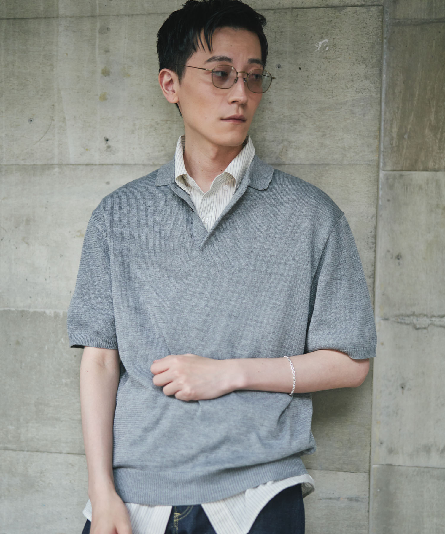 GRAY