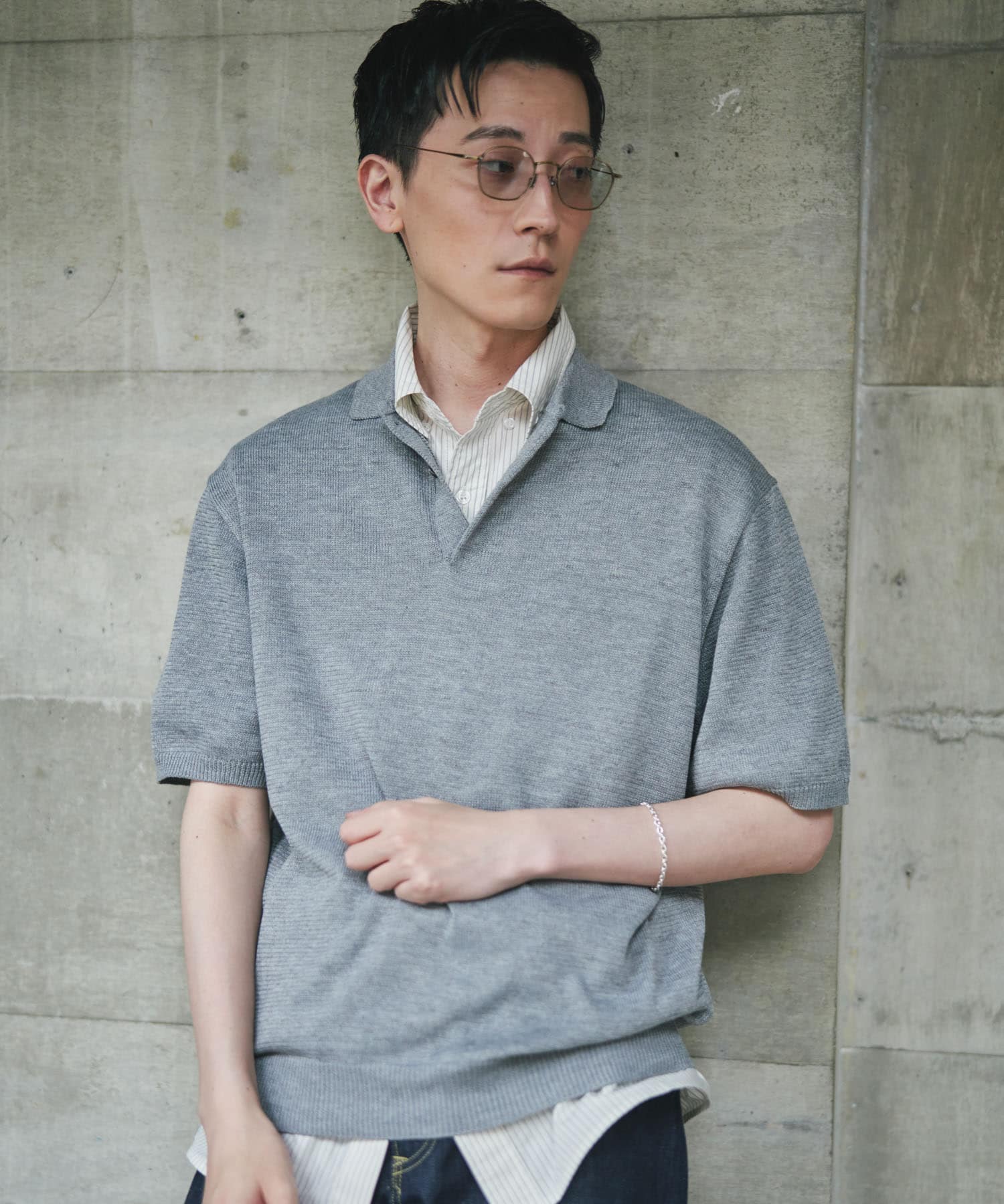 GRAY