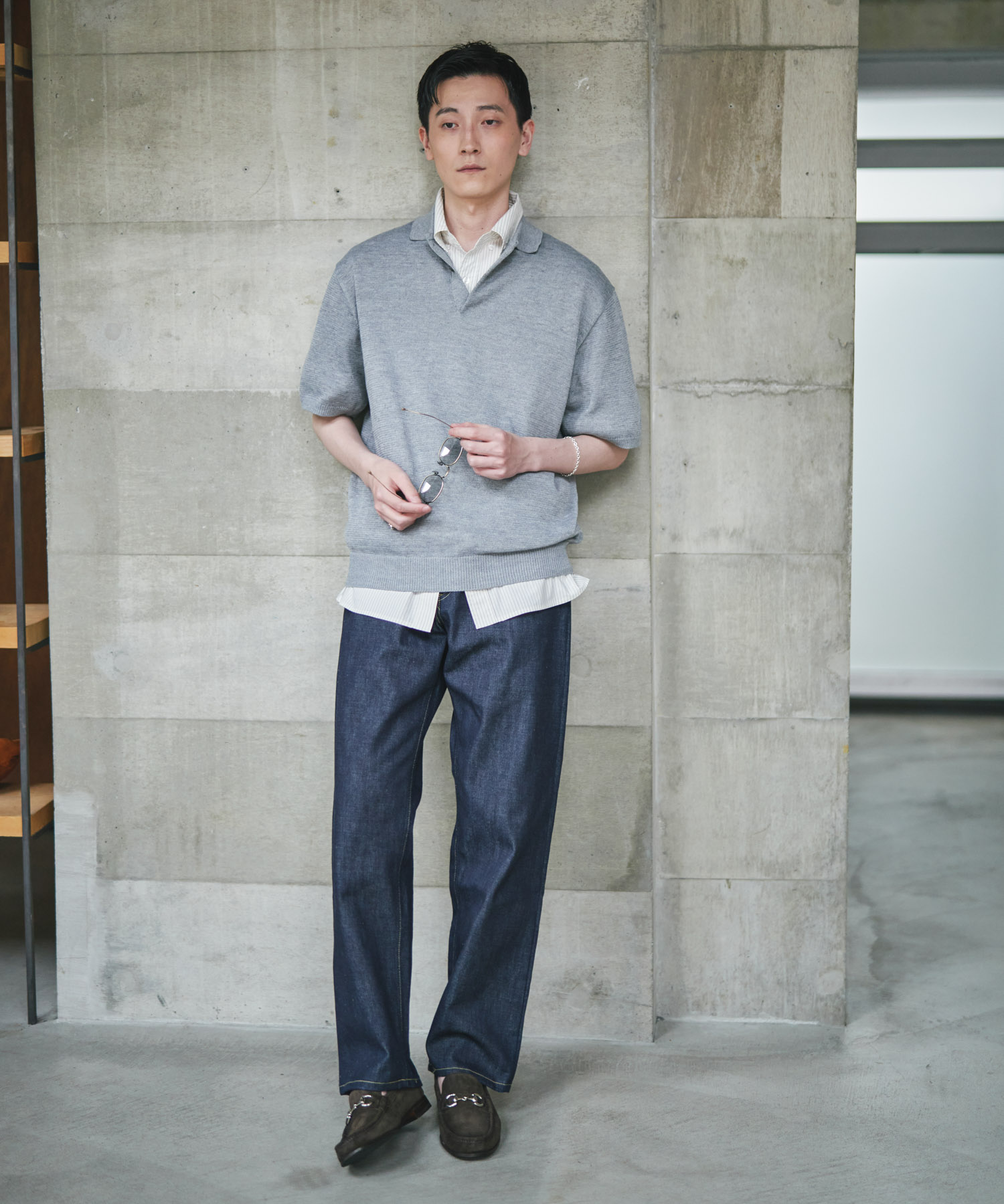 GRAY