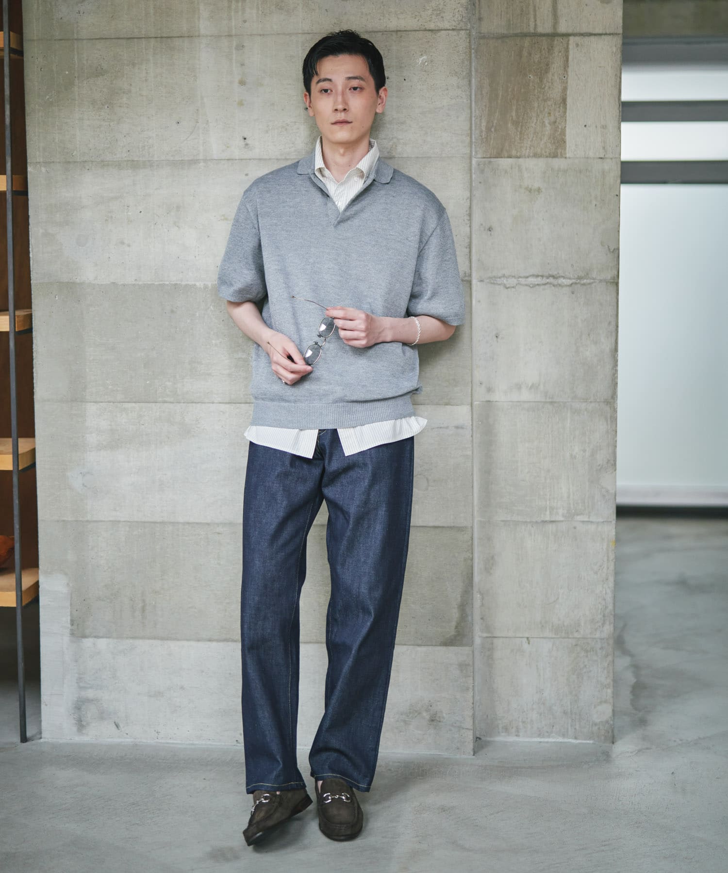 GRAY