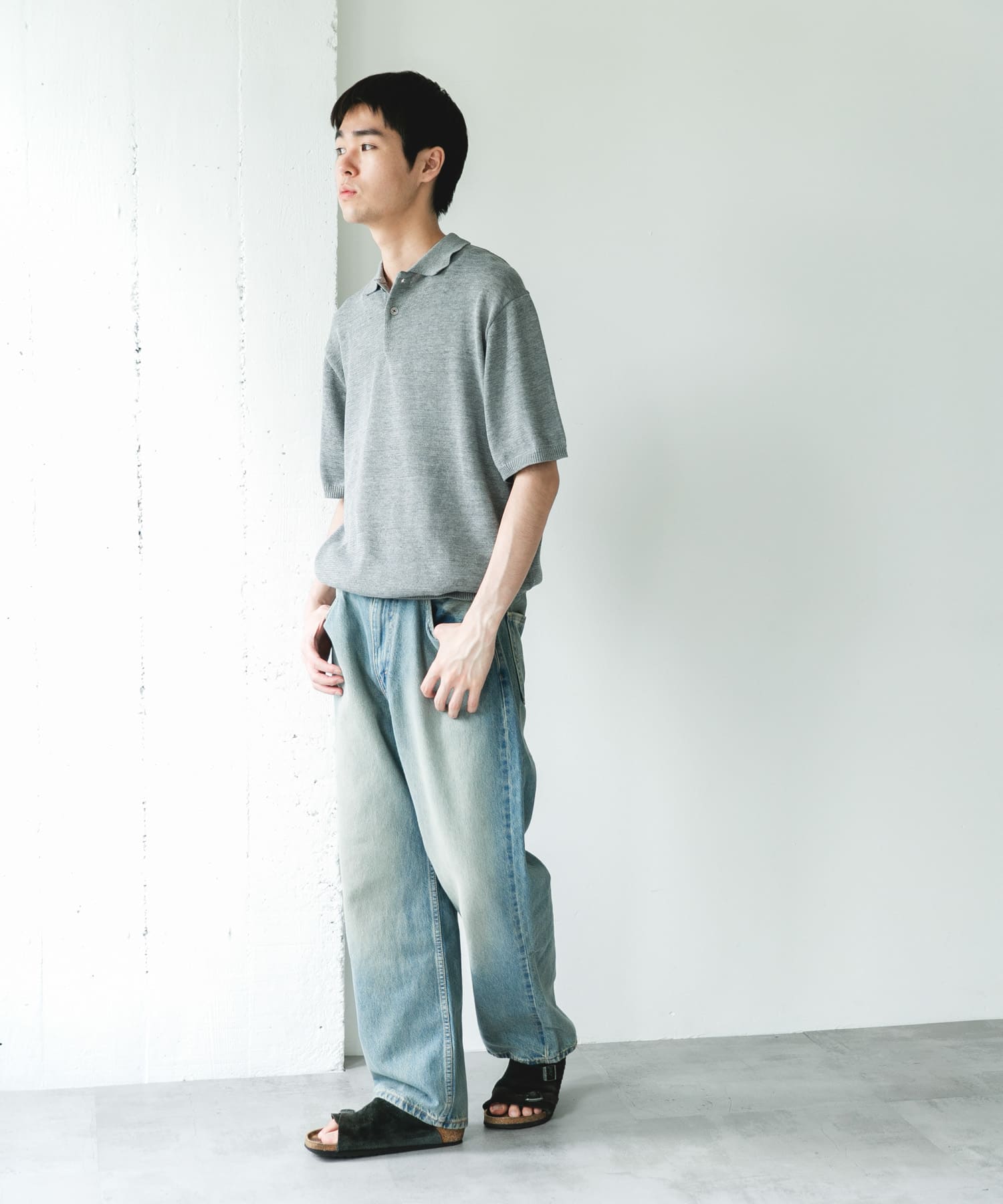 GRAY