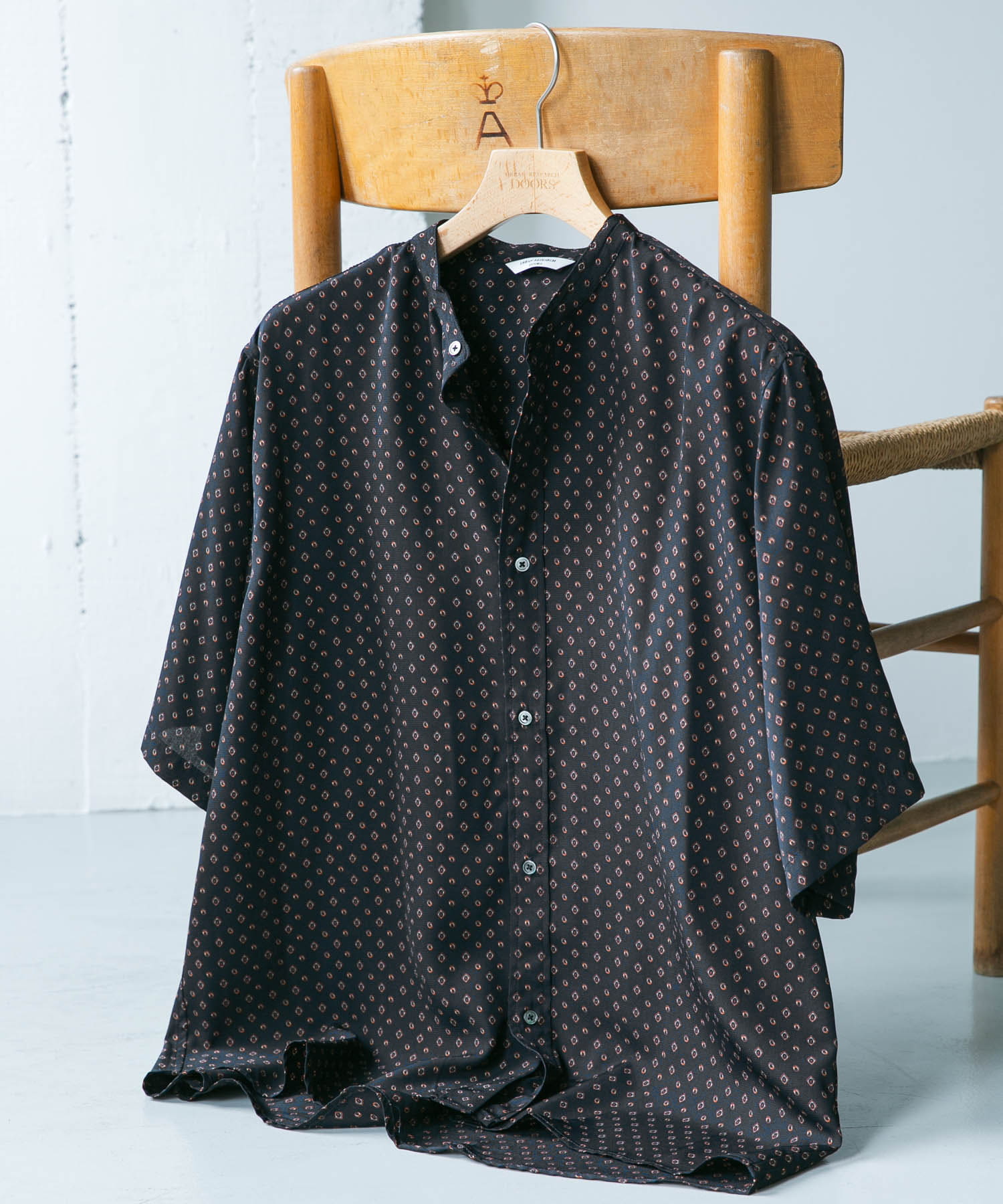 バンドカラーショートスリーブ 総柄シャツ NAVY M
