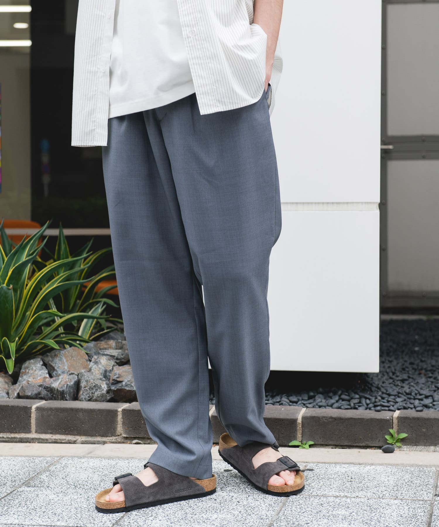 GRAY