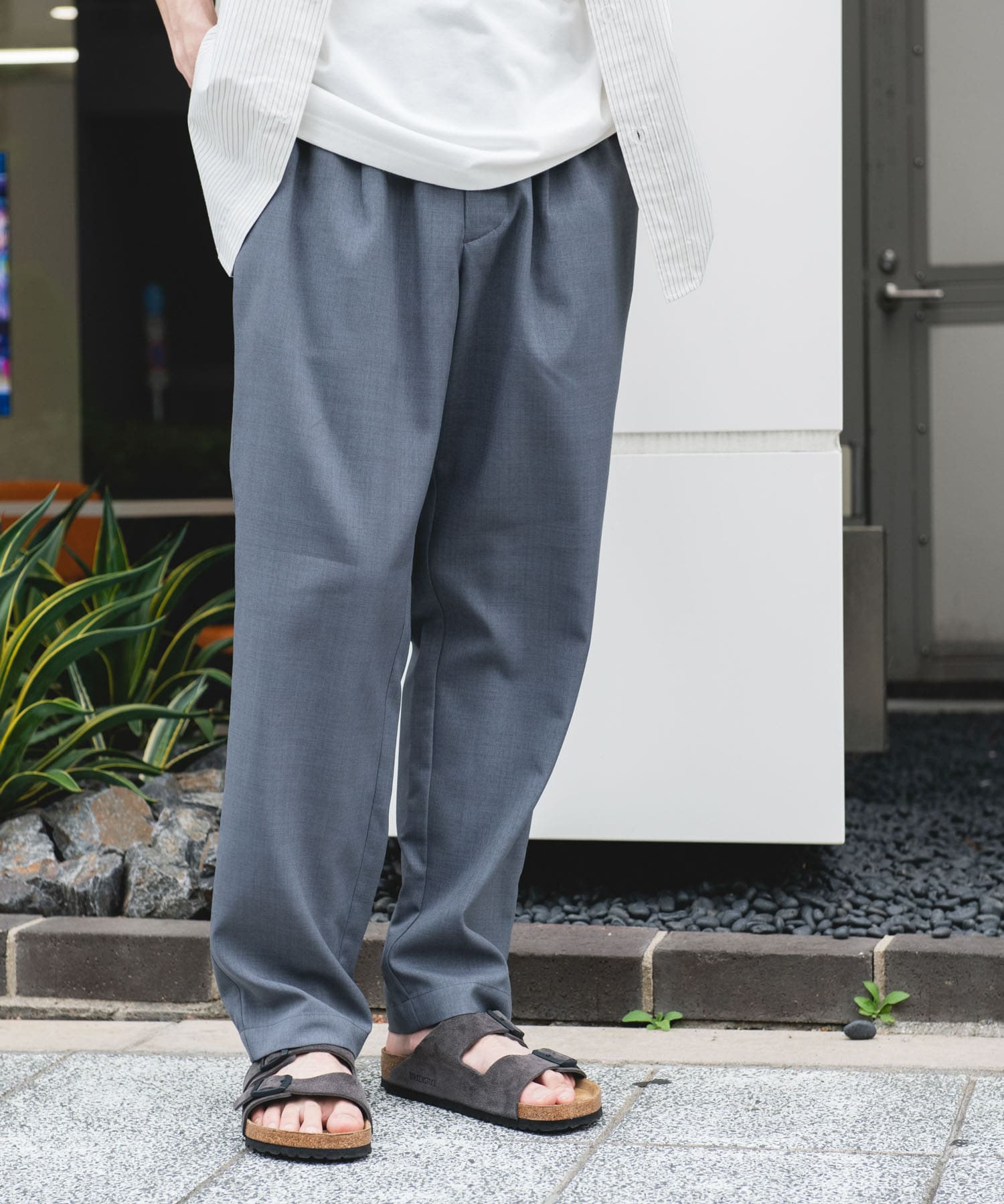 GRAY