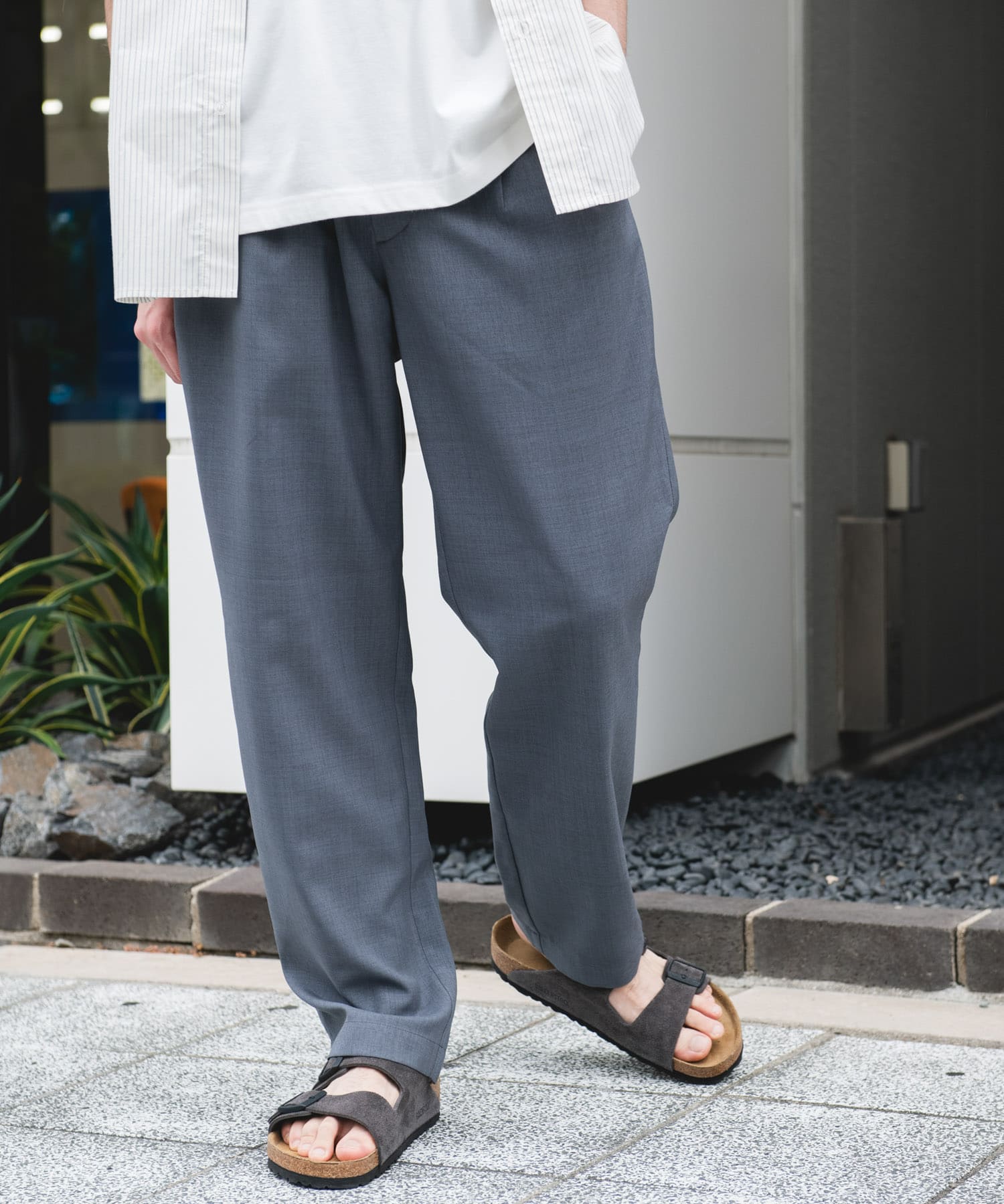 GRAY