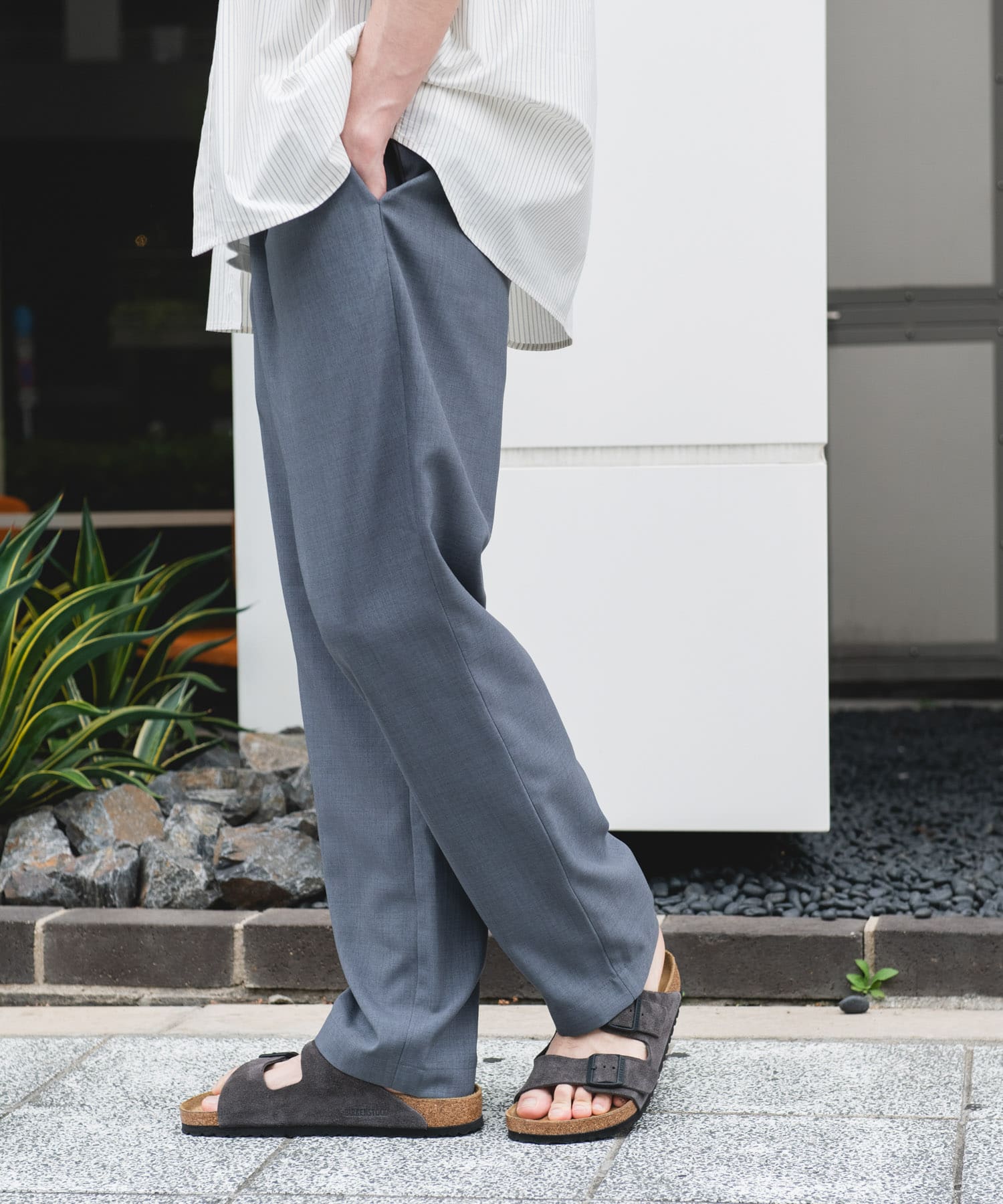 GRAY