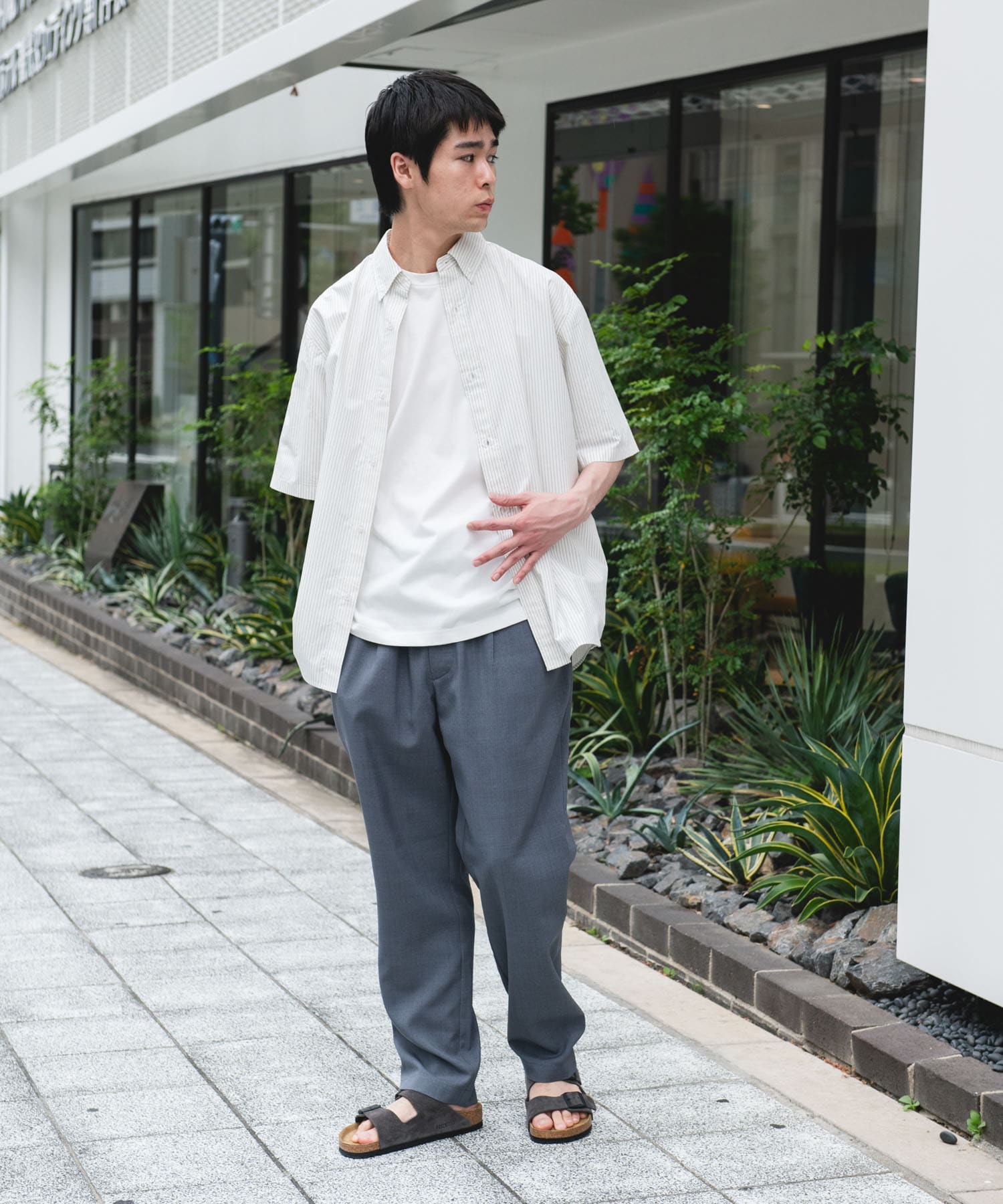 GRAY