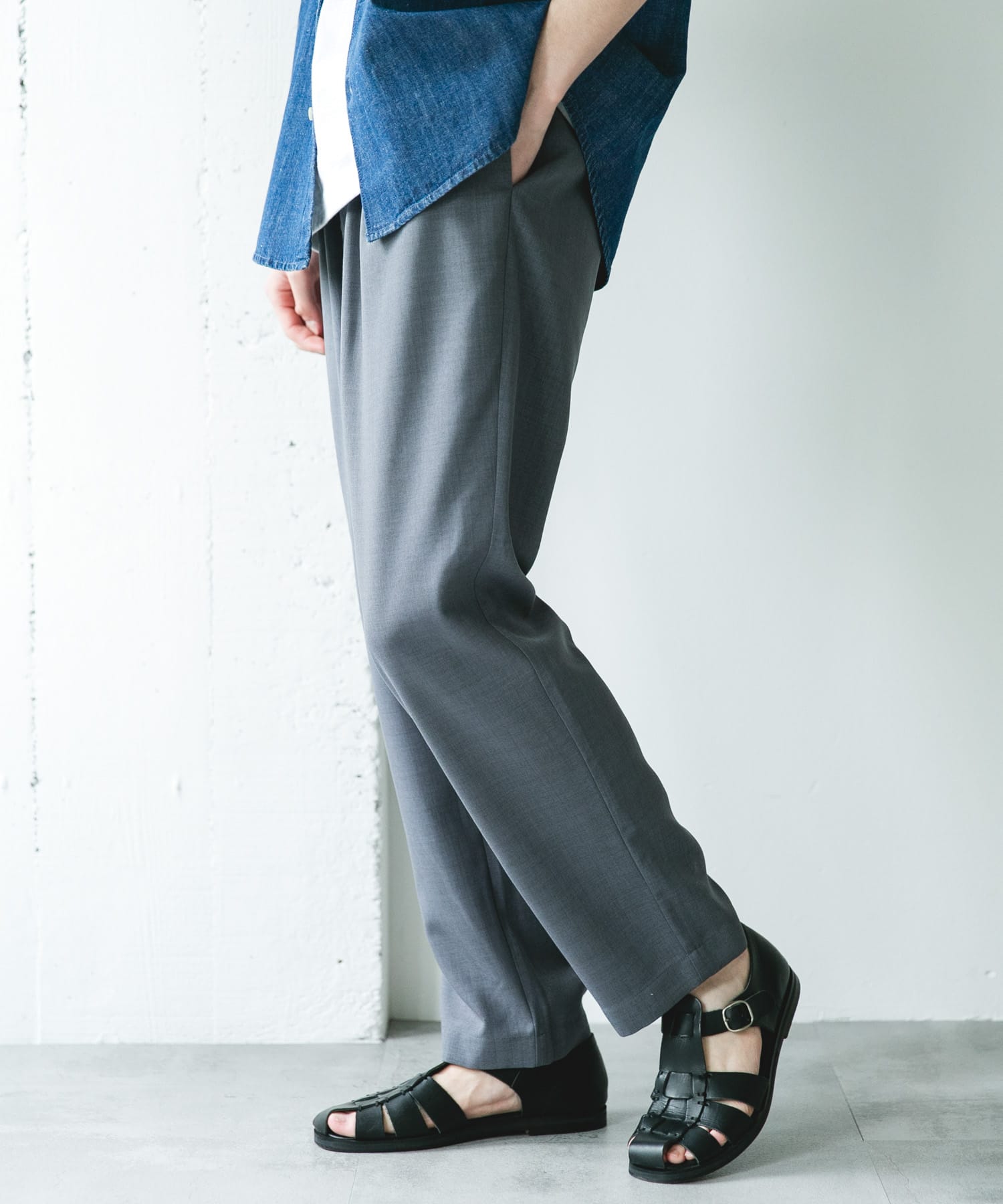 GRAY