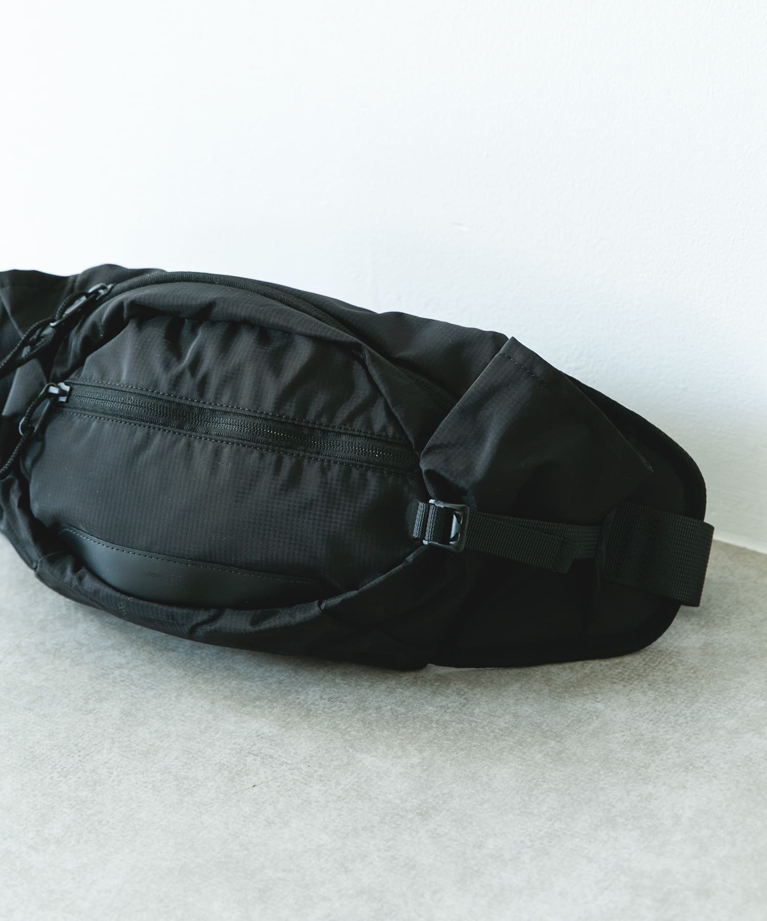 フロントポケットボディバッグ