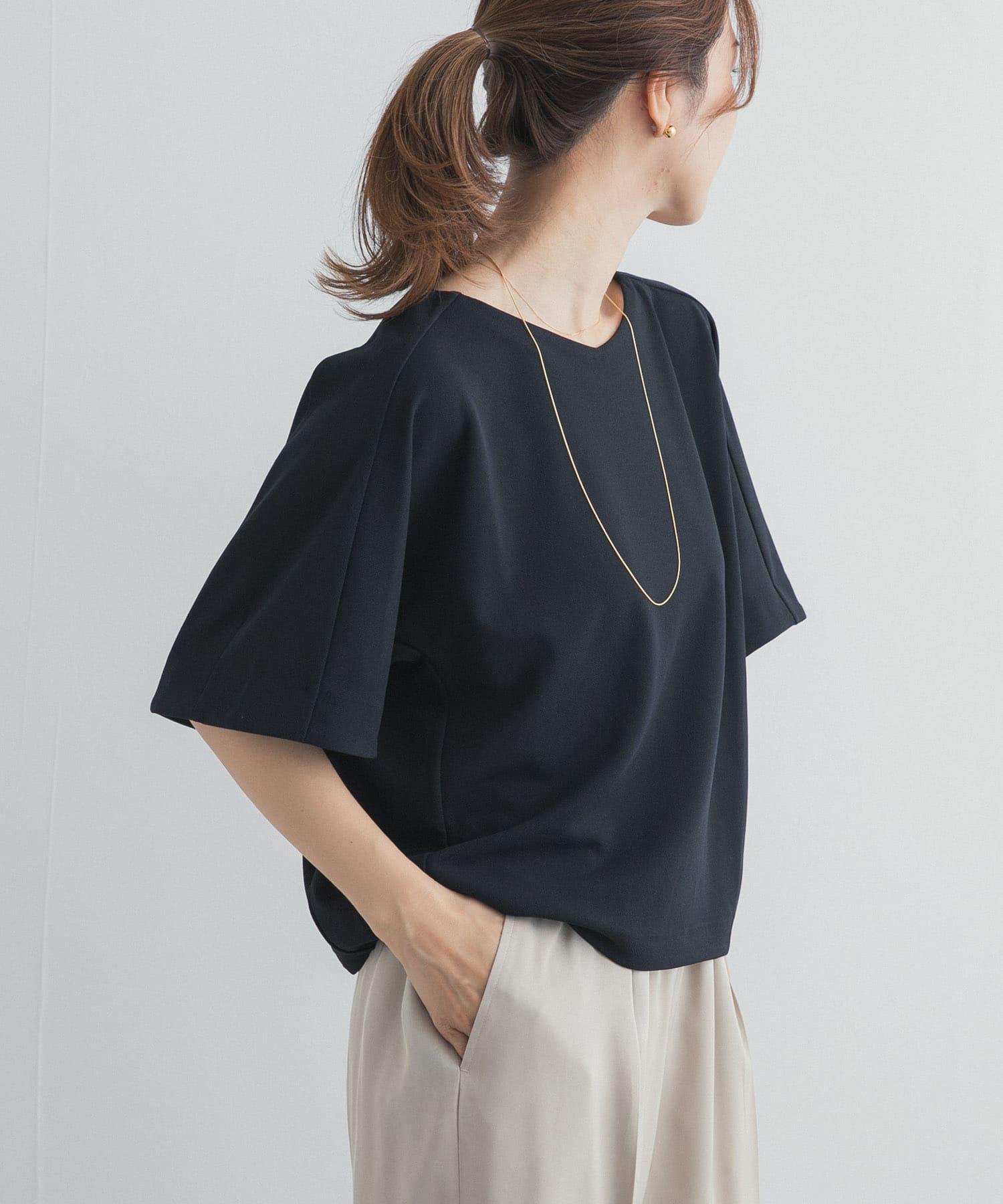 カットジョーゼットVネックプルオーバー