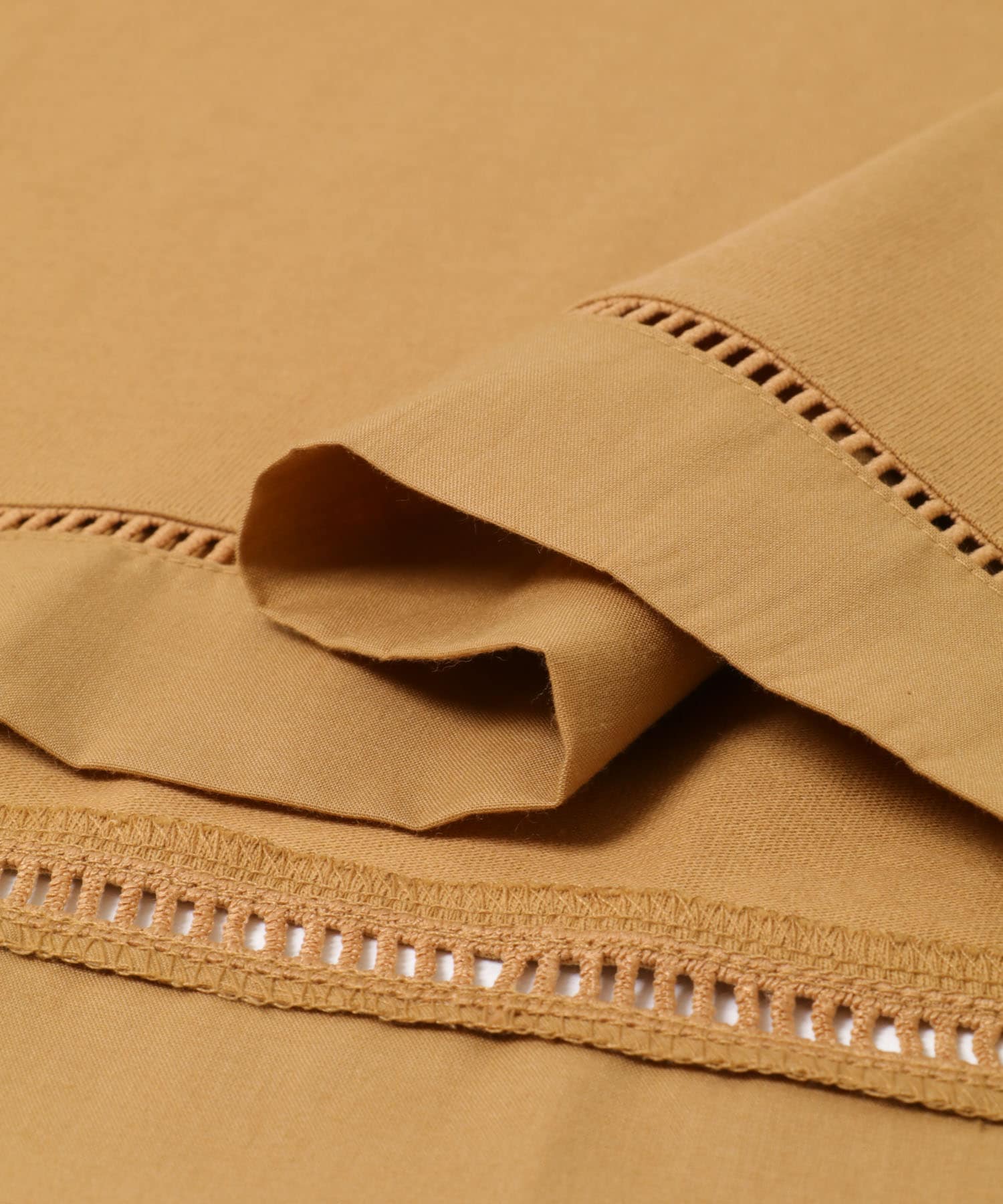 ハシゴレースドッキングプルオーバー CAMEL Free
