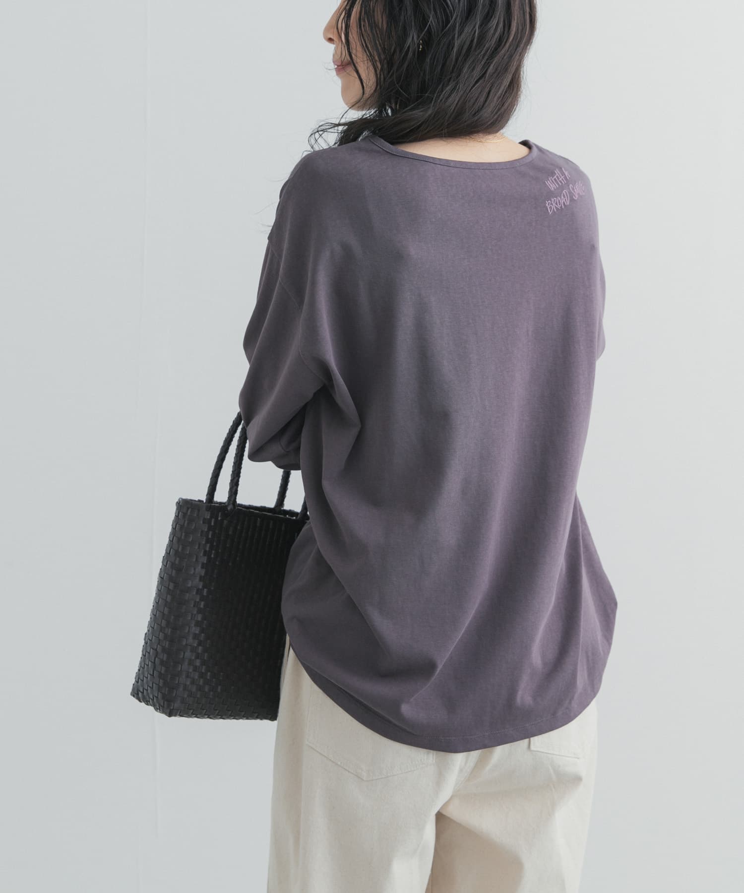 バック刺繍ロングスリーブTシャツ(Free BORDER): トップス｜URBAN