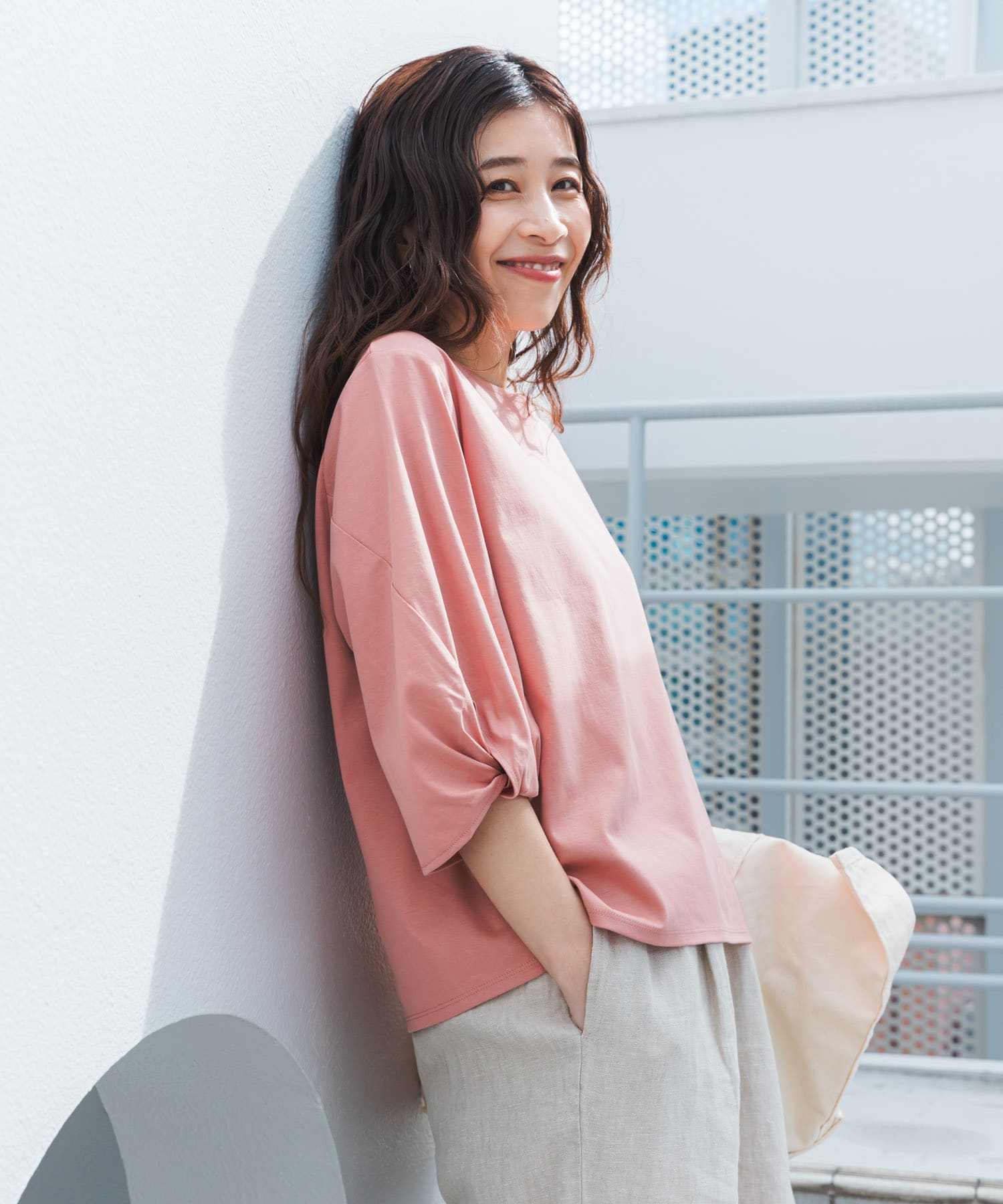 『仁村紗和さん着用』『UR TECH』サマシェアツイストスリーブプルオーバー