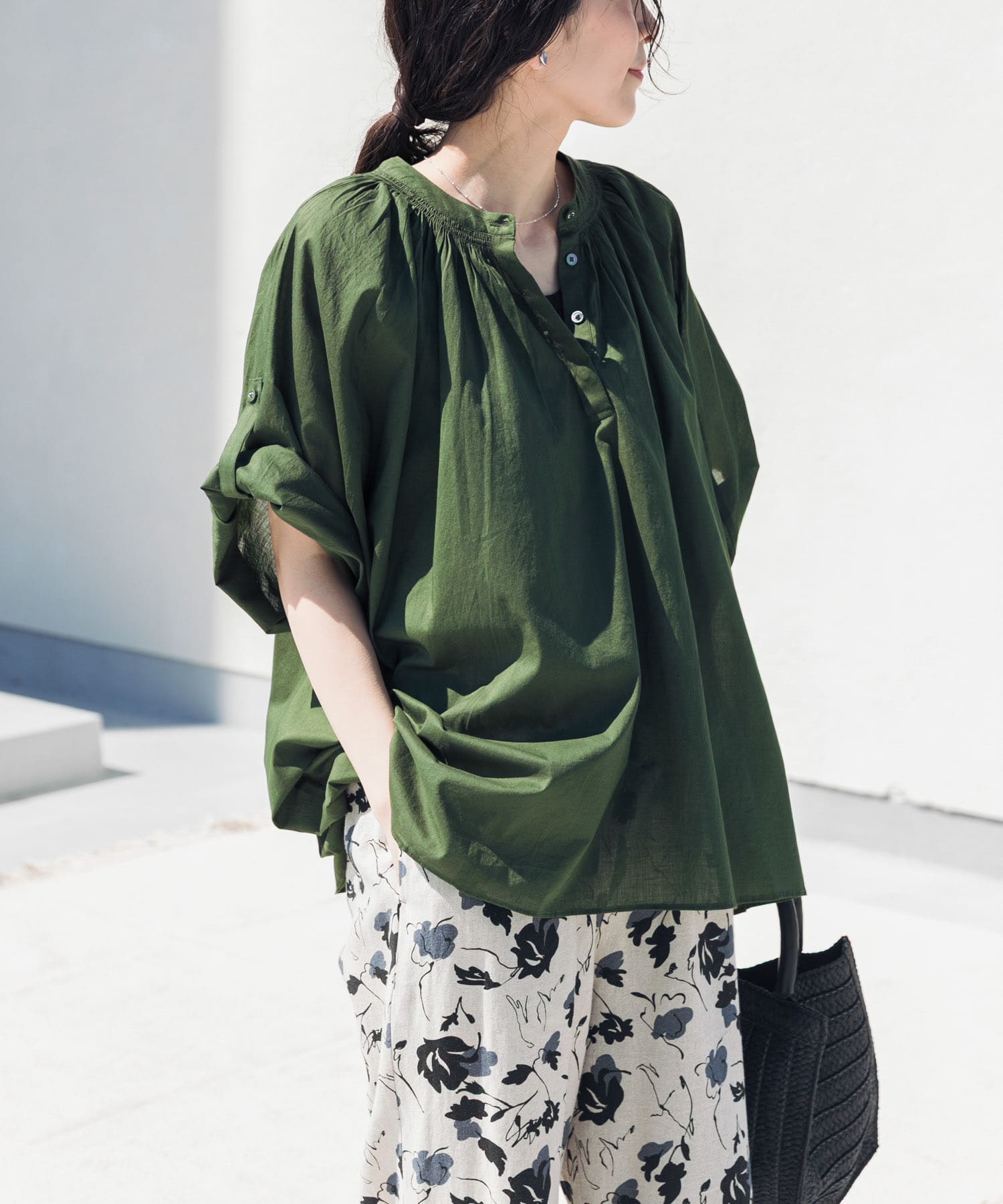 コットンボイルロールアップスリーブブラウス