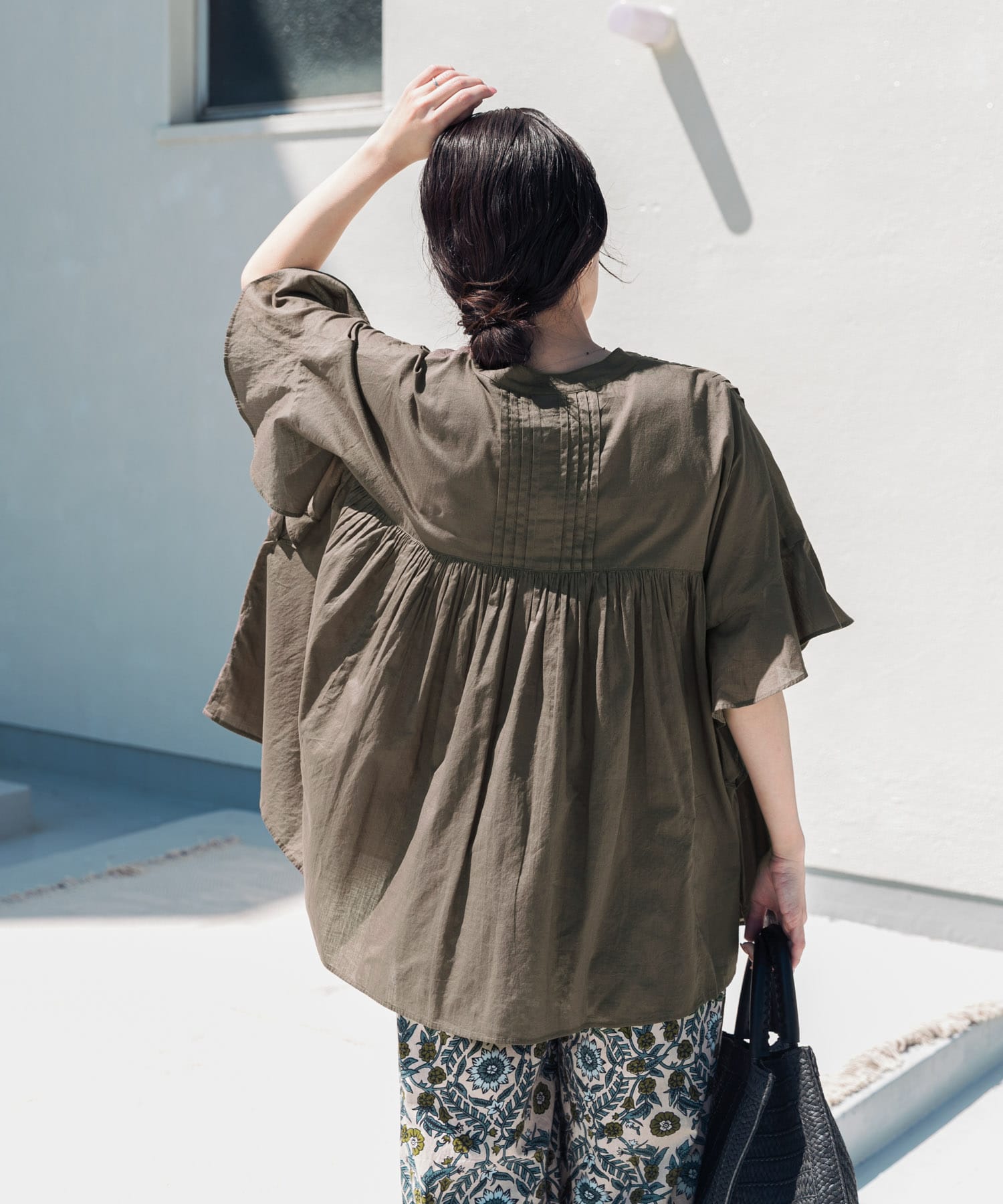 『WEB/一部店舗限定カラー』コットンボイルピンタックフレアスリーブブラウス