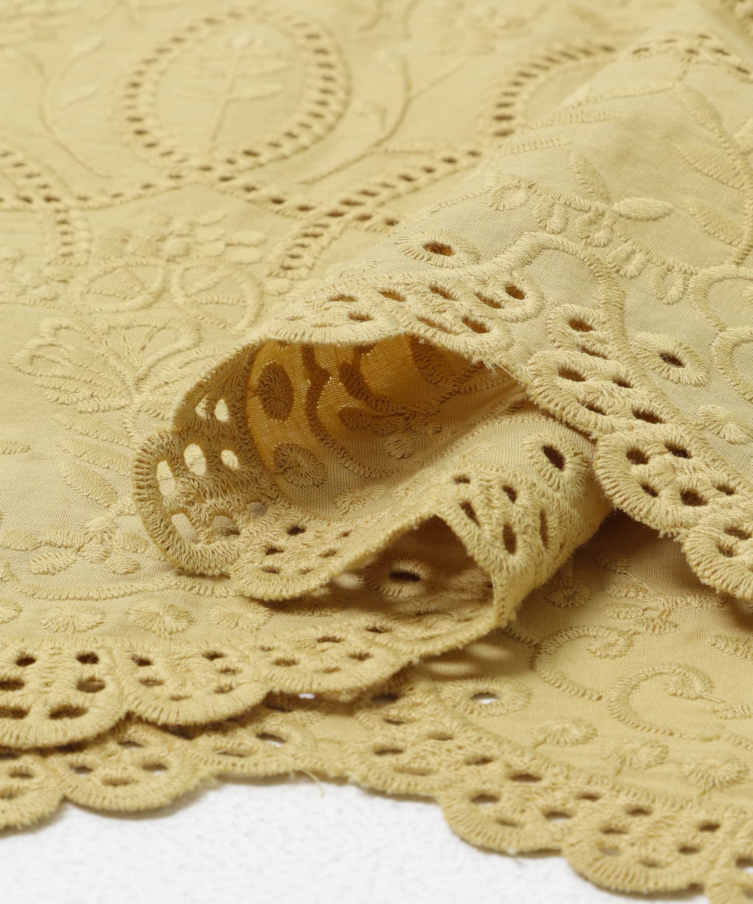 Y.BEIGE