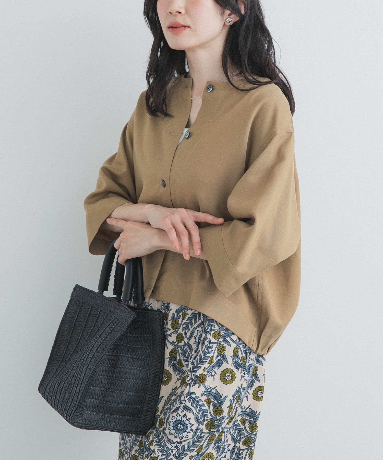 ノーカラーバックギャザーブラウス