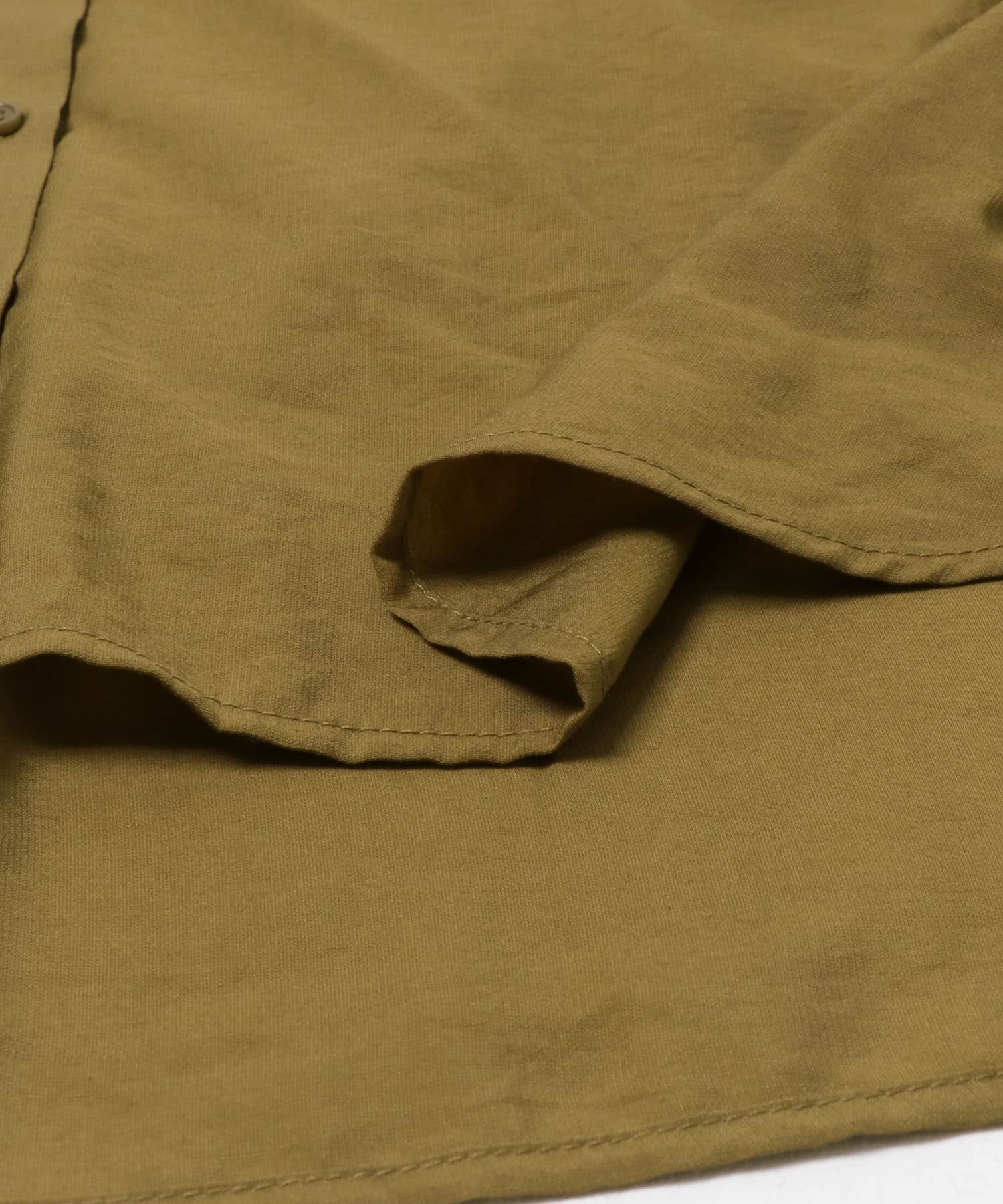 『一部WEB限定カラー』ショルダータックバンドカラーシャツ KHK BEIGE Free