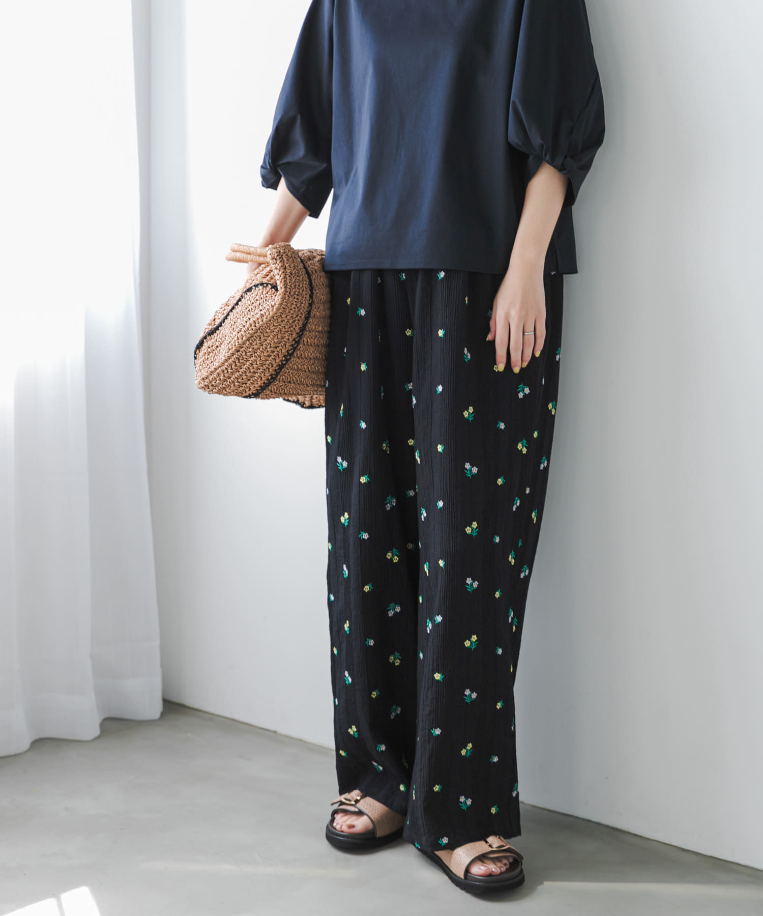 フラワー刺繍イージーパンツ(Free BLK×MONO): ボトム｜URBAN RESEARCH
