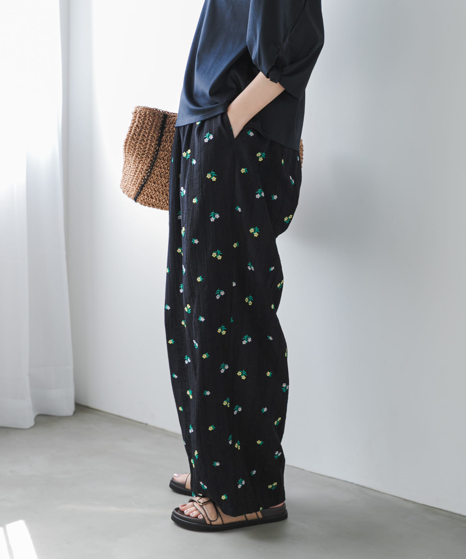 フラワー刺繍イージーパンツ(Free BLK×MONO): ボトム｜URBAN RESEARCH