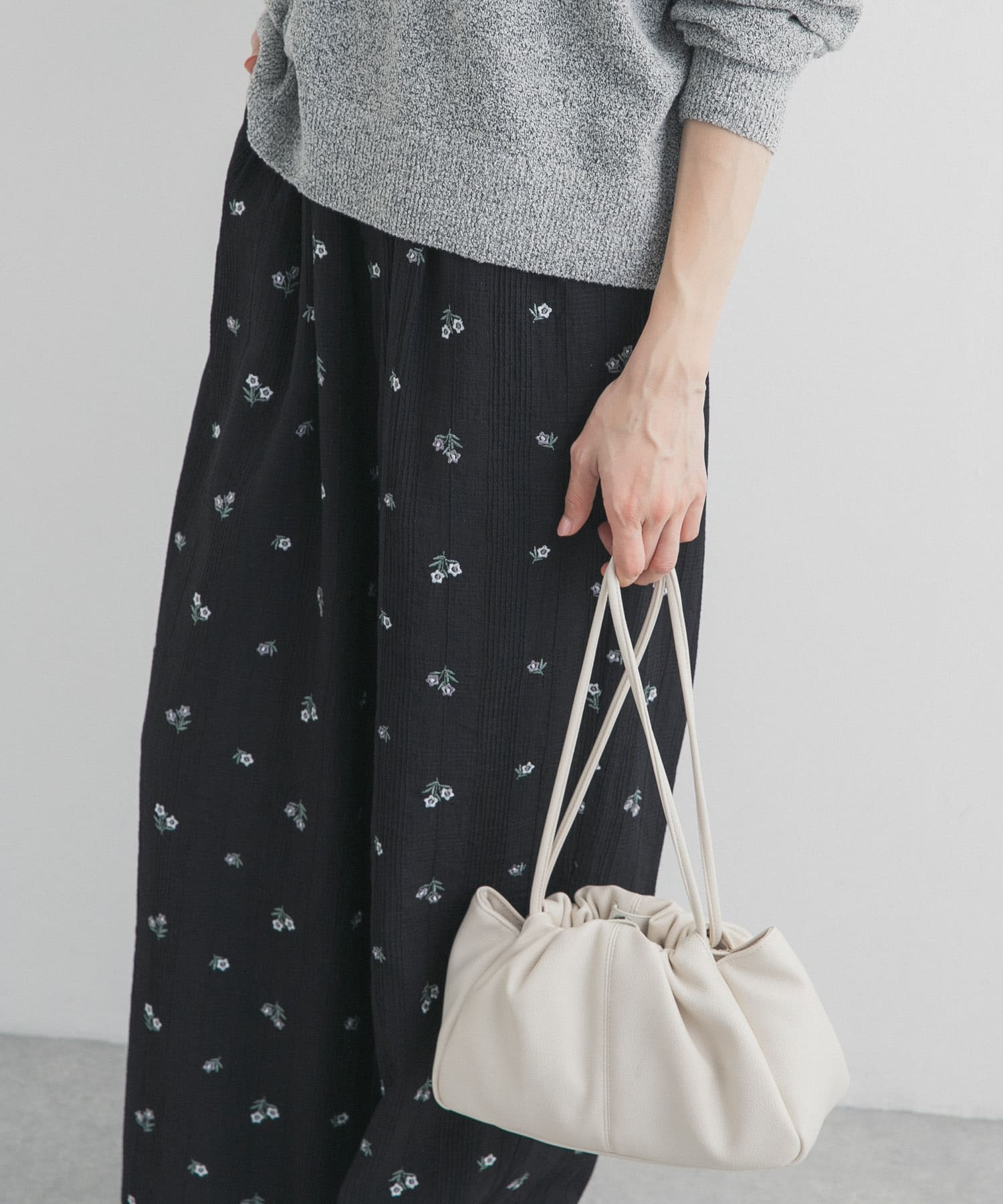 フラワー刺繍イージーパンツ(Free BLK×MONO): ボトム｜URBAN RESEARCH