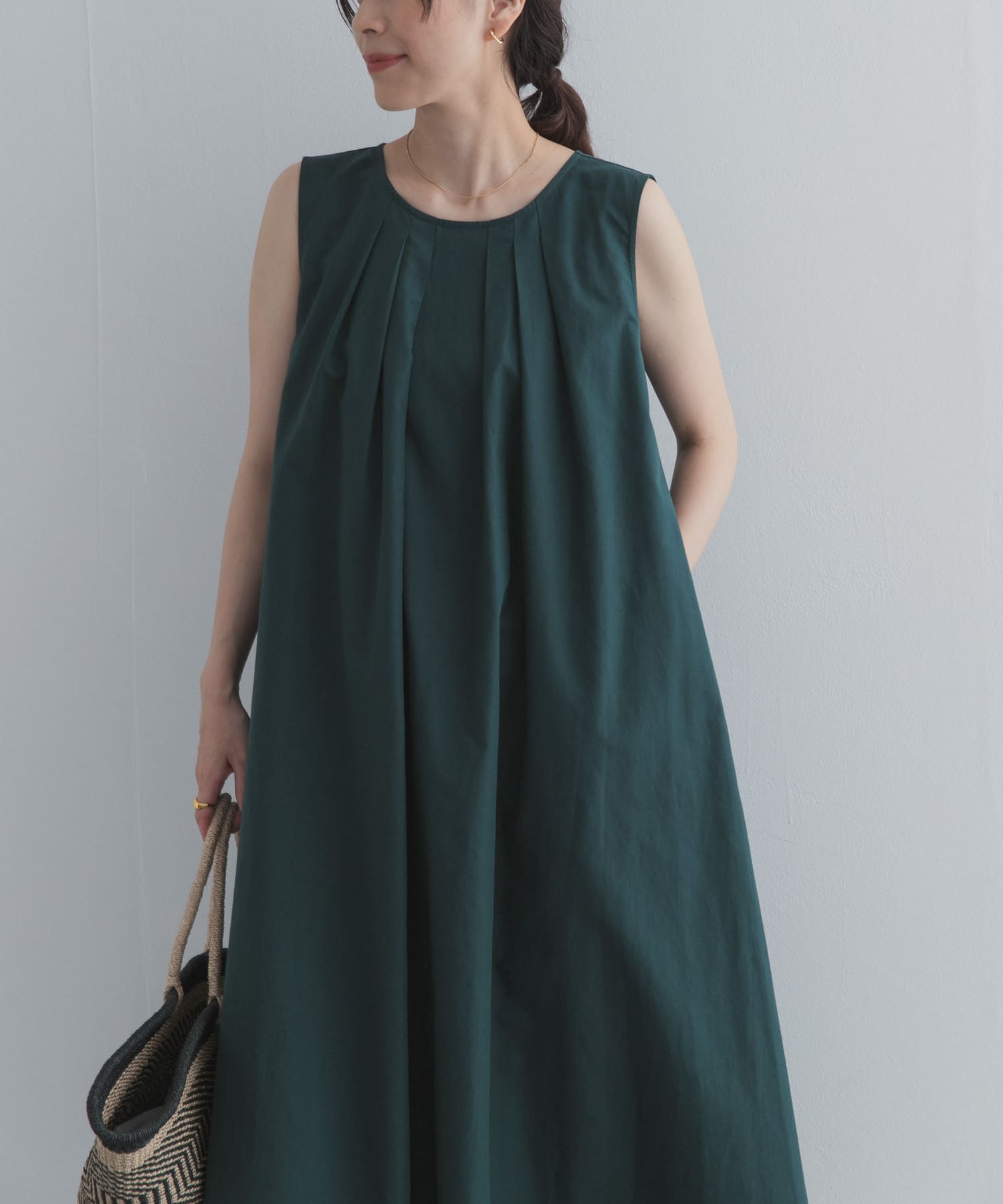 GREEN