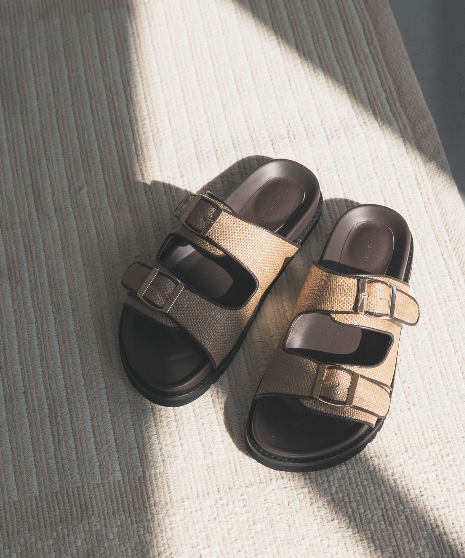 ダブルベルトプラットフォームサンダル