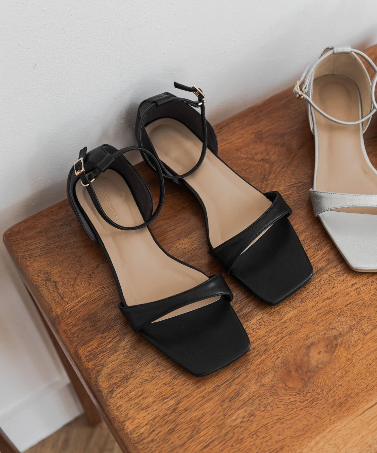 アンクルストラップフラットサンダル