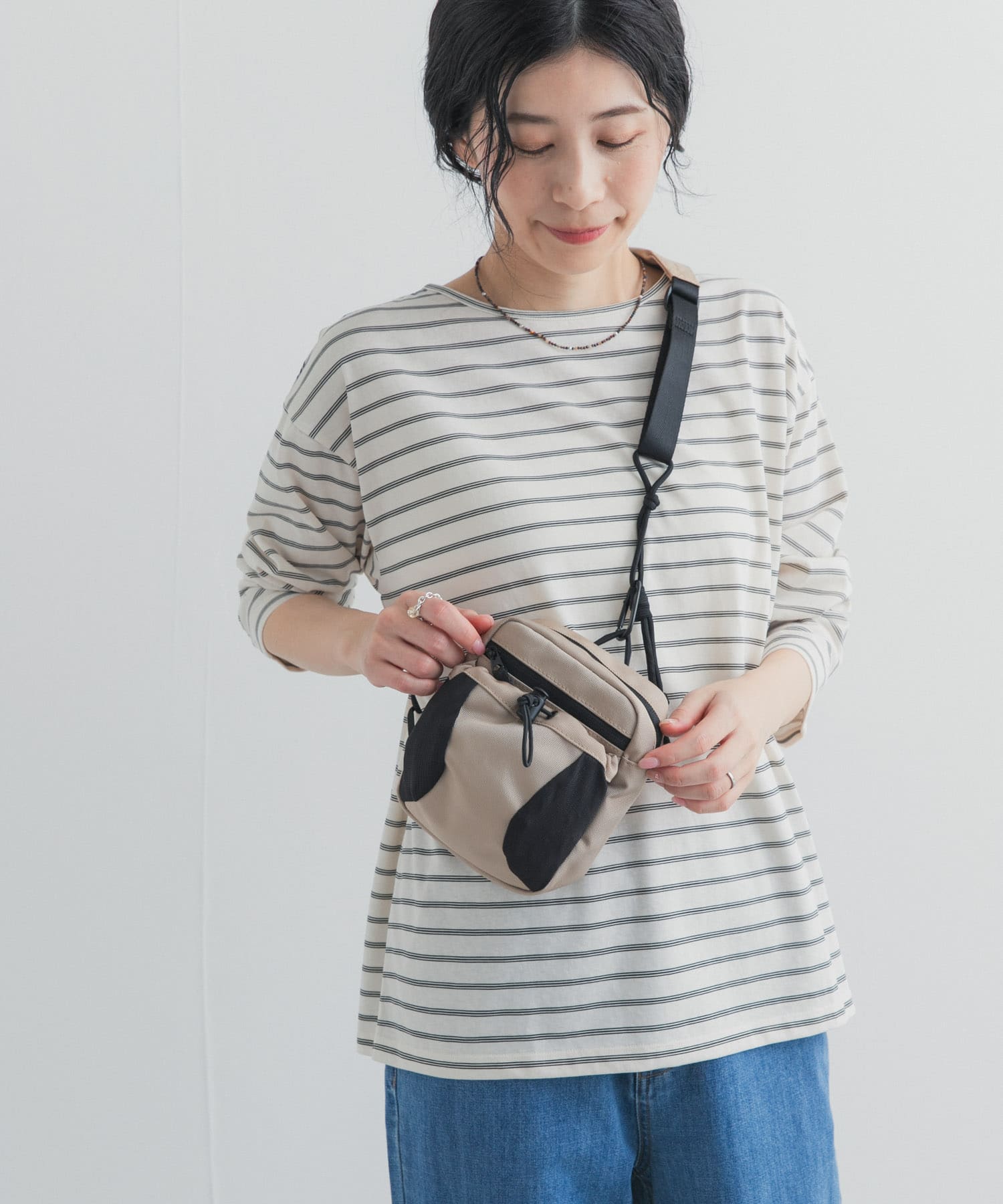 コンパクトマルチポケットショルダーバッグ BEIGE One