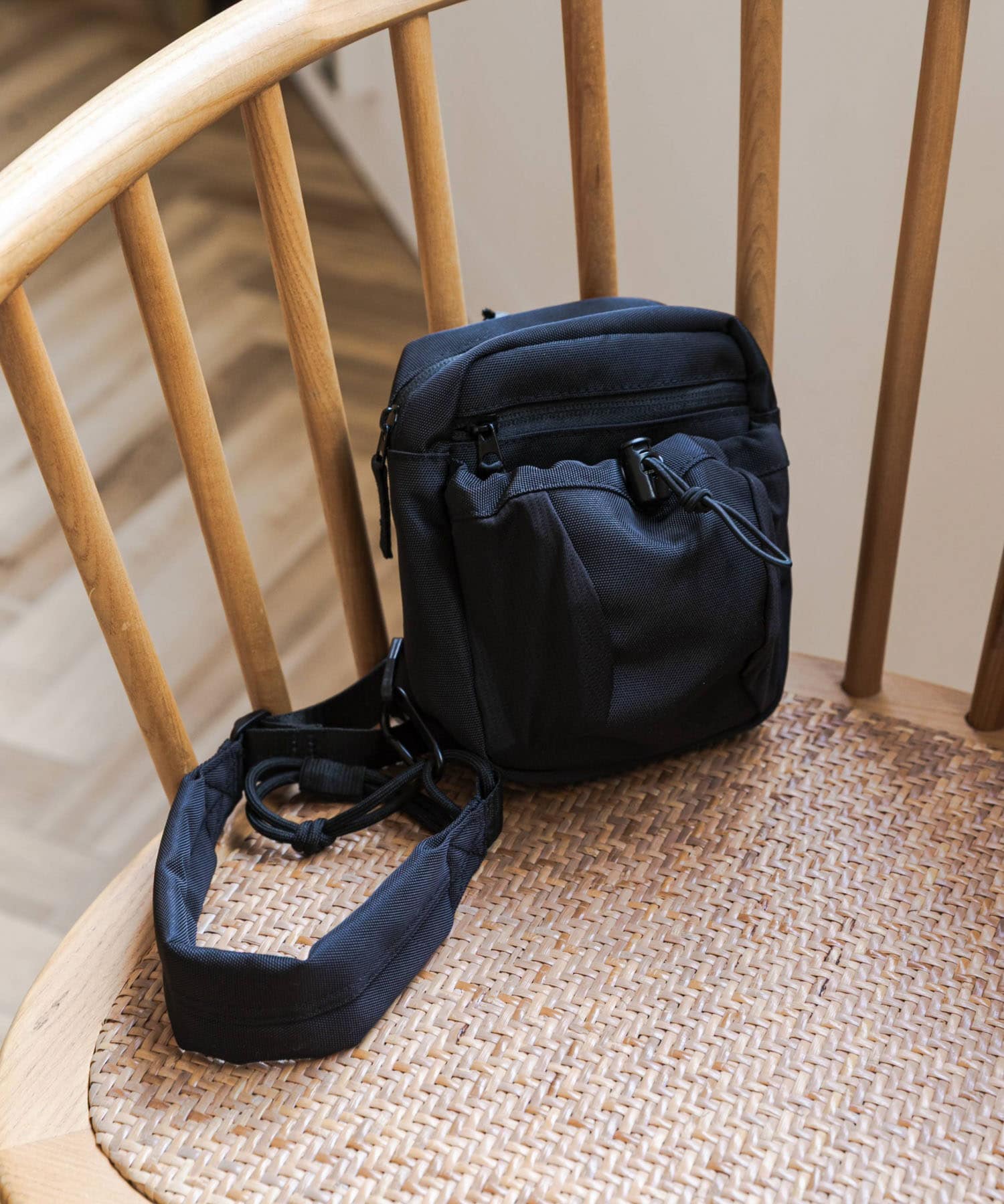 コンパクトマルチポケットショルダーバッグ BLACK One