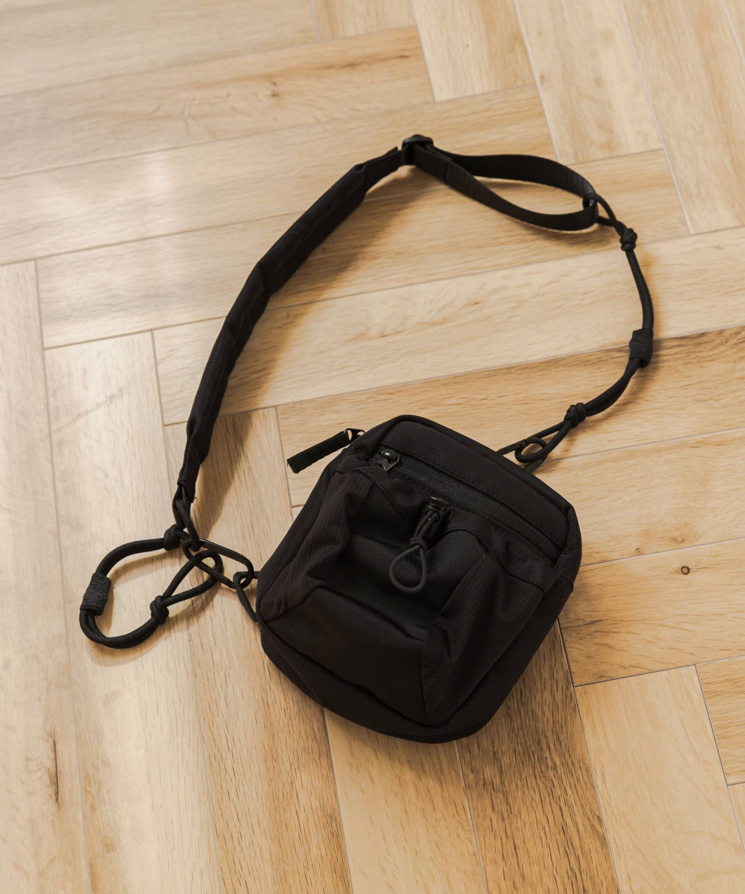 コンパクトマルチポケットショルダーバッグ BLACK One
