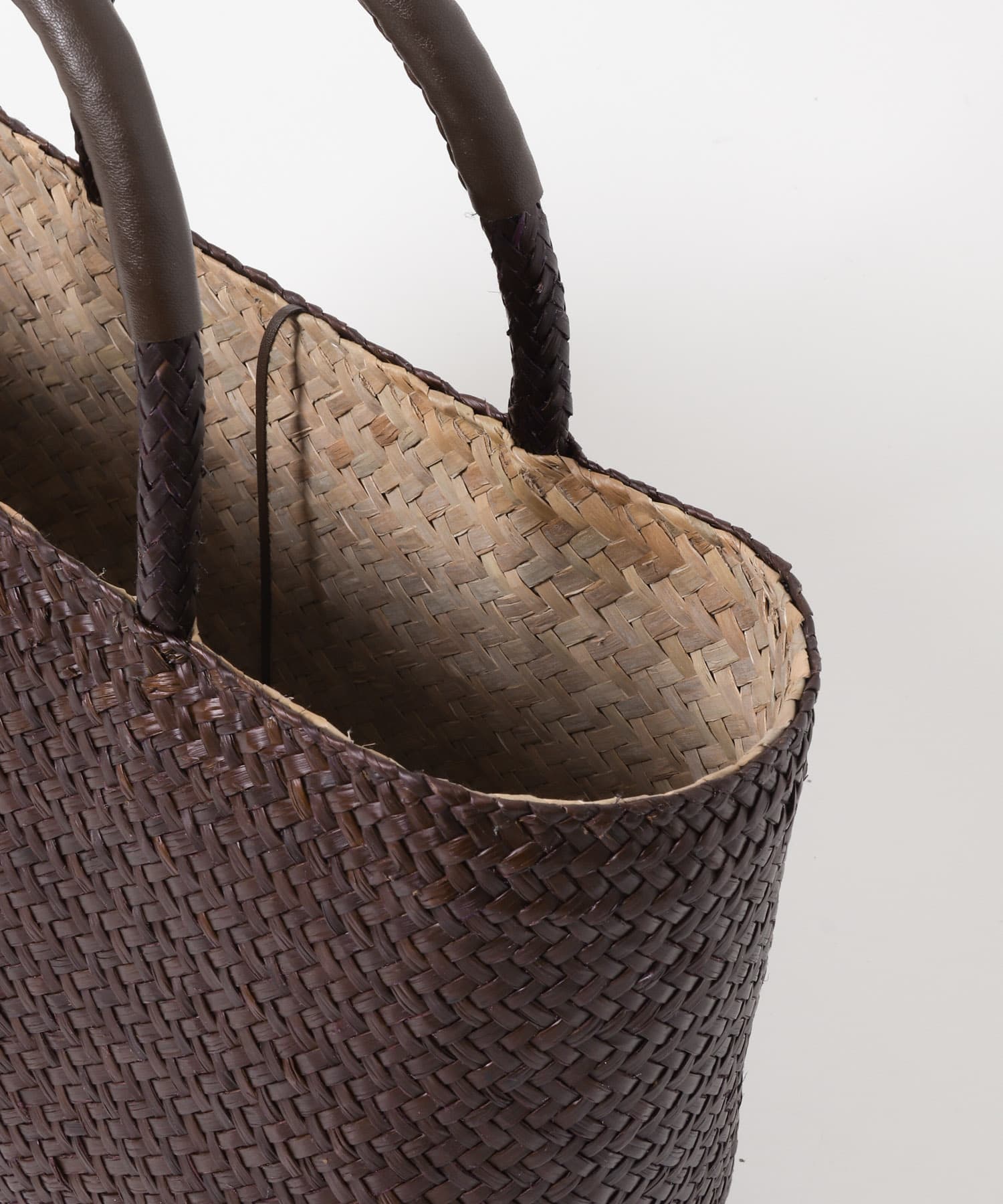 カラーシーグラストートバッグ BROWN -