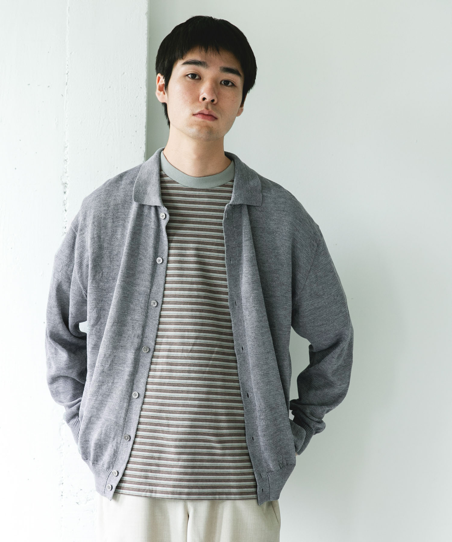GRAY